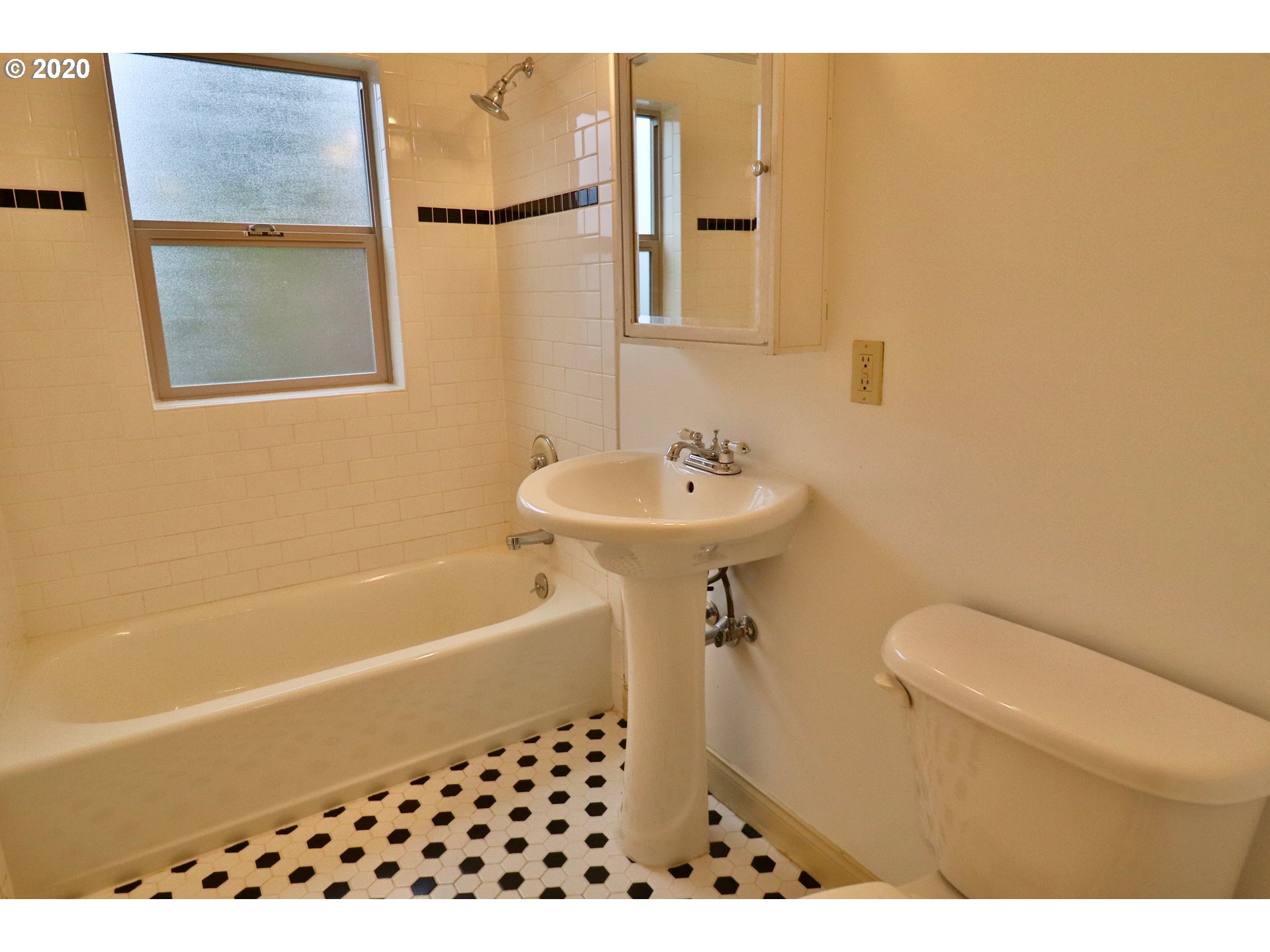 Photo #3: 20126462 Listing 