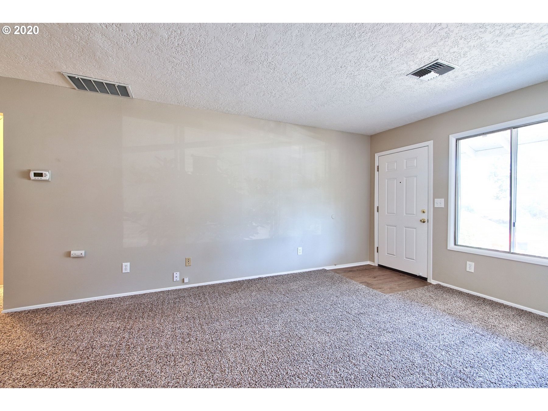 Photo #3: 20132443 Listing 