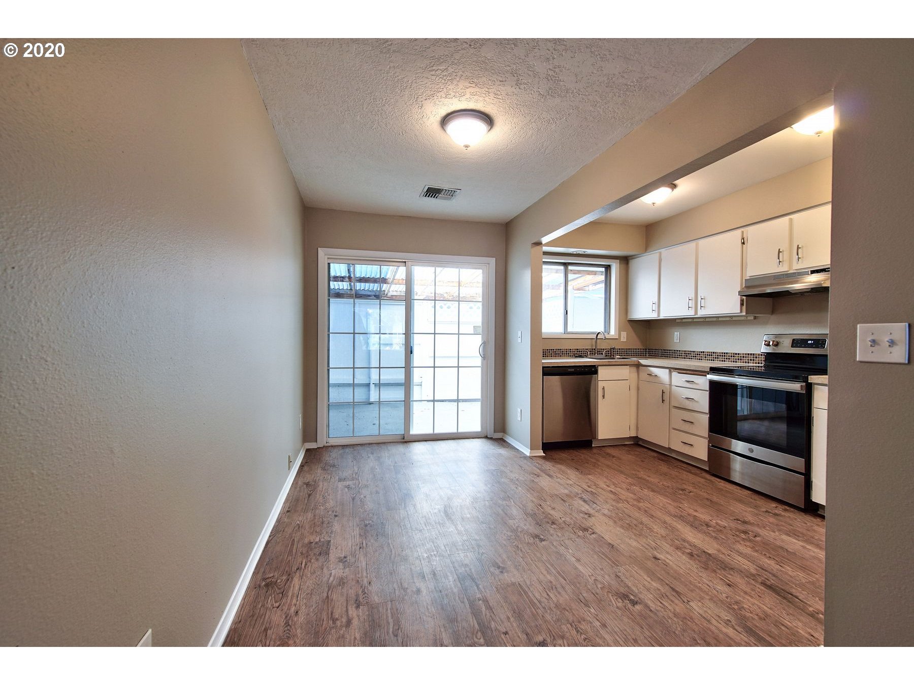 Photo #4: 20132443 Listing 