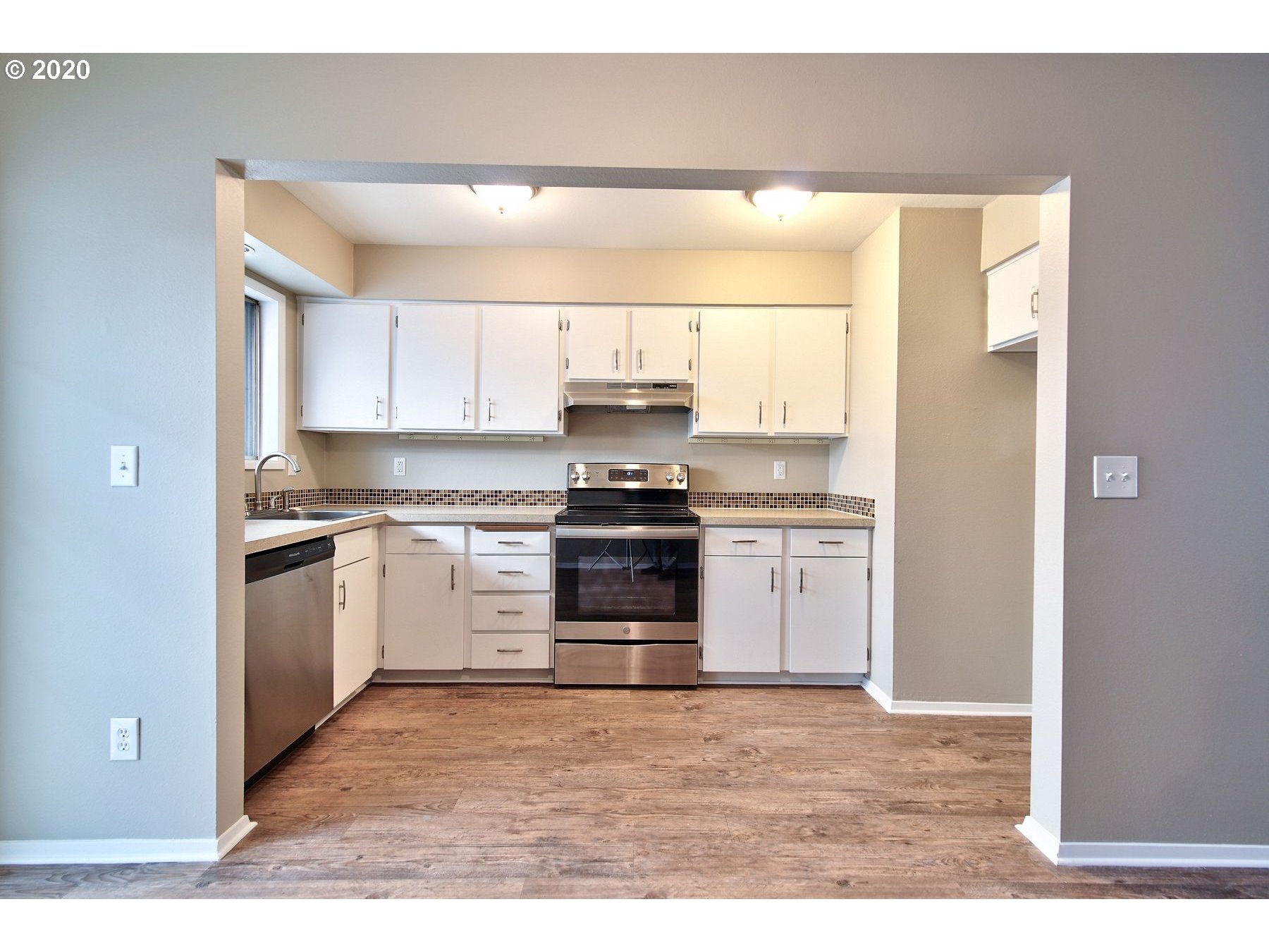 Photo #5: 20132443 Listing 