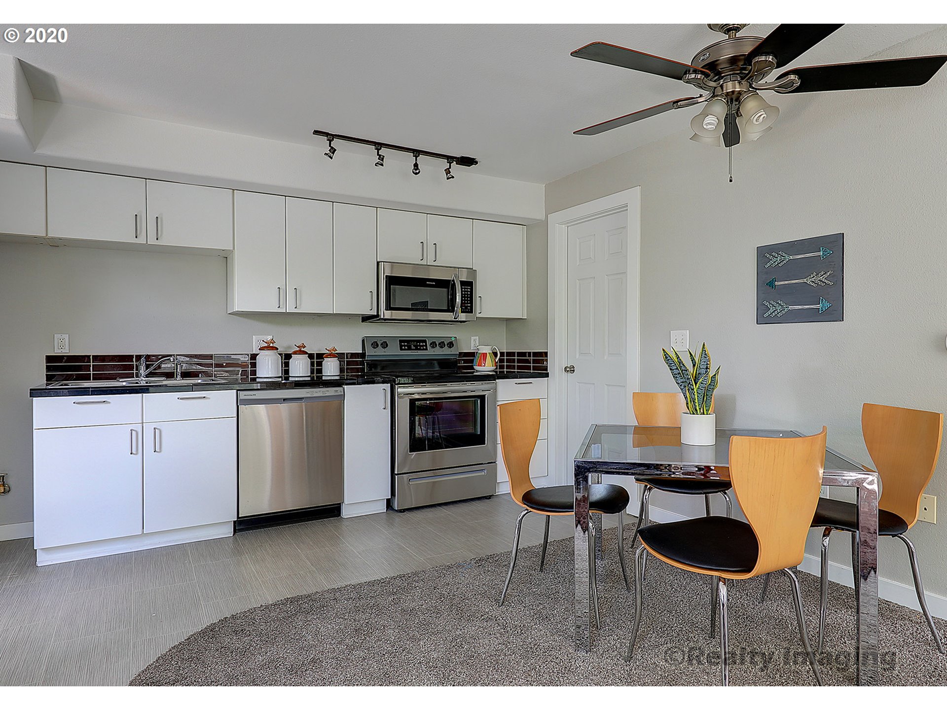 Photo #6: 20133795 Listing 