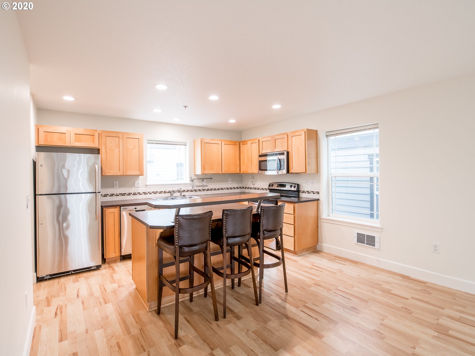 Photo #2: 20133987 Listing 