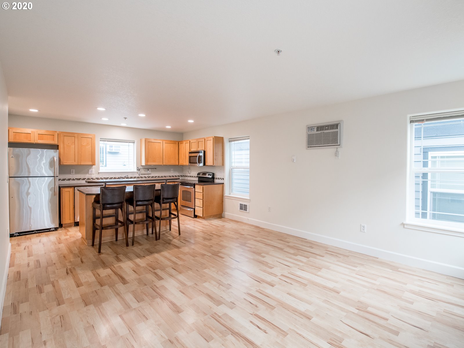 Photo #3: 20133987 Listing 