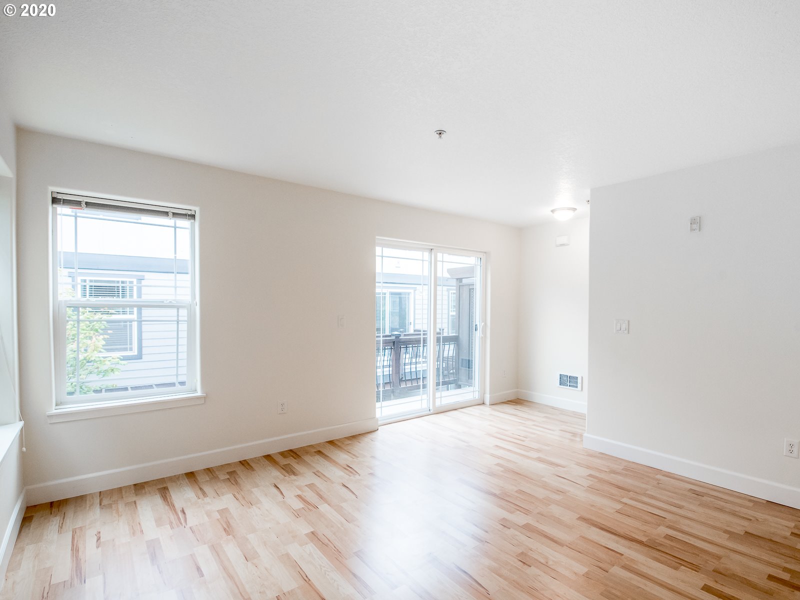 Photo #5: 20133987 Listing 