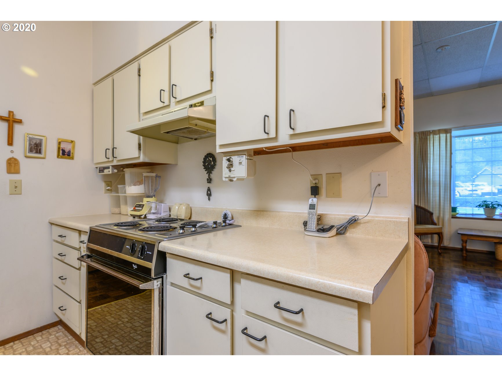 Photo #5: 20143737 Listing 