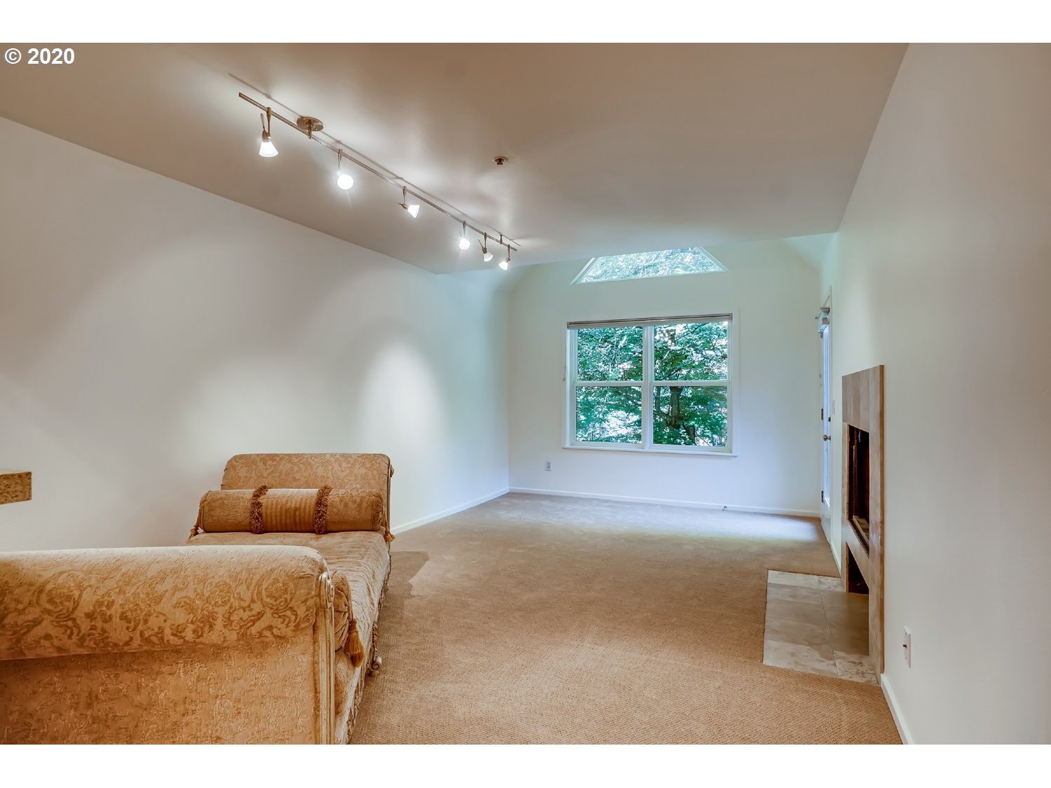 Photo #5: 20145578 Listing 