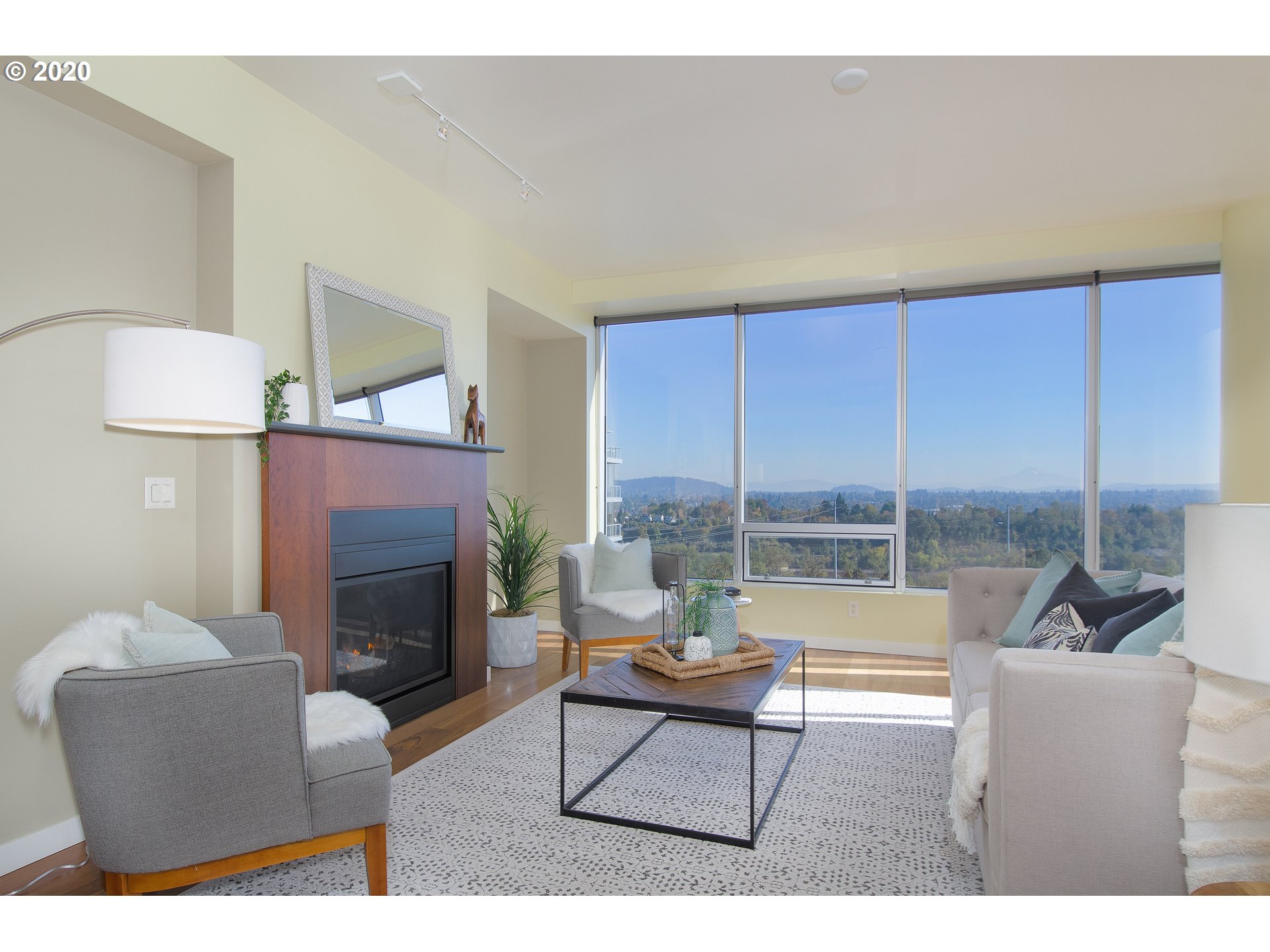 Photo #2: 20146412 Listing 
