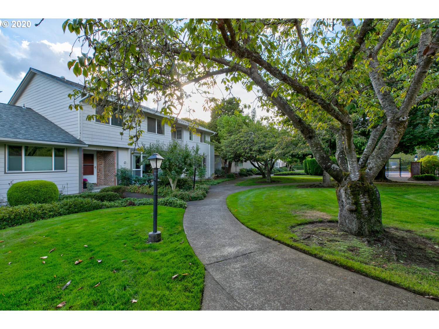Photo #2: 20147632 Listing 