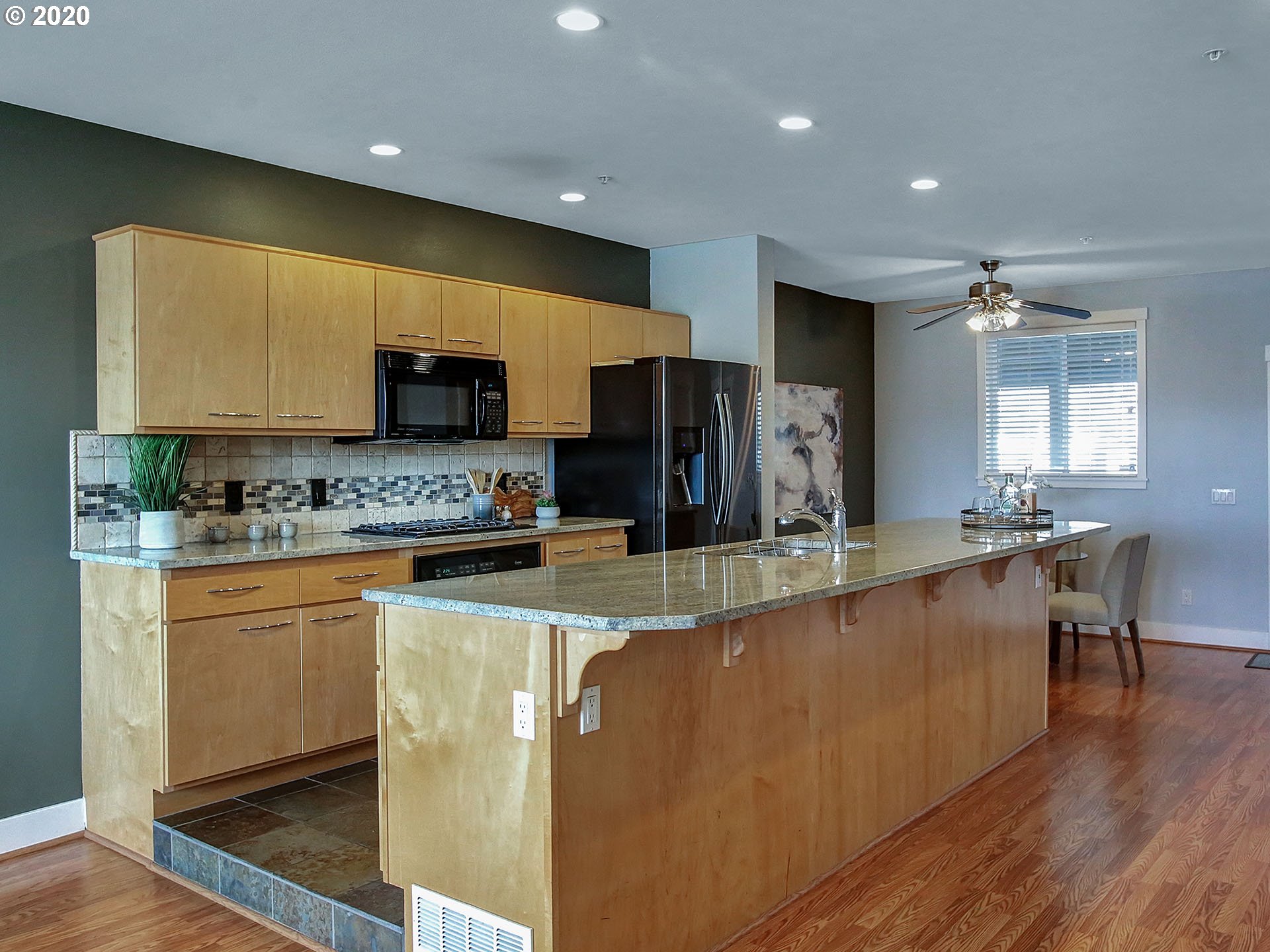 Photo #5: 20155921 Listing 