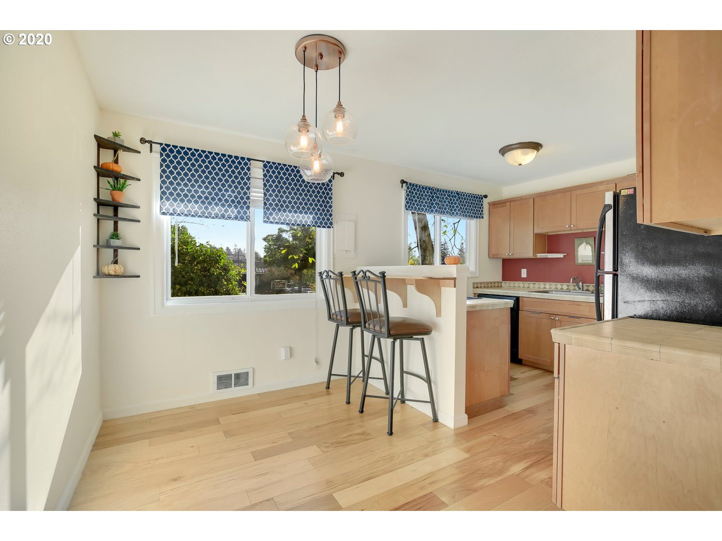 Photo #5: 20158752 Listing 