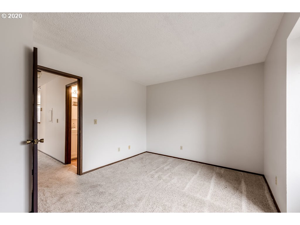 Photo #3: 20164385 Listing 