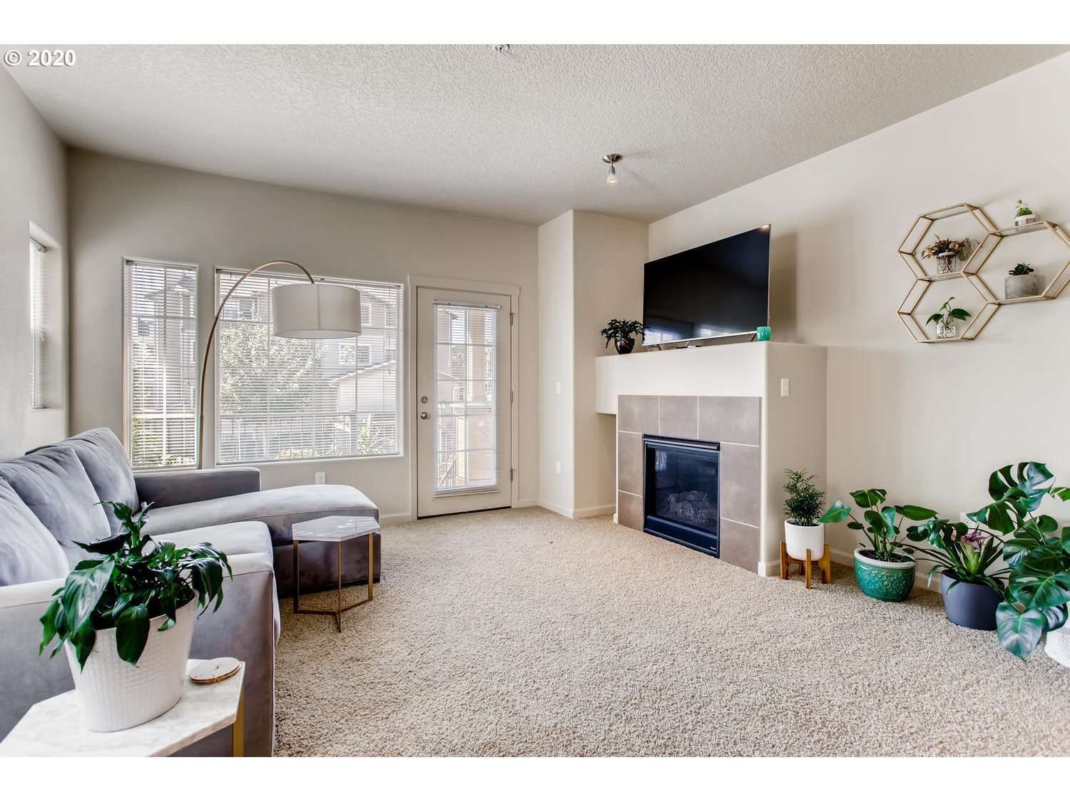 Photo #4: 20170323 Listing 