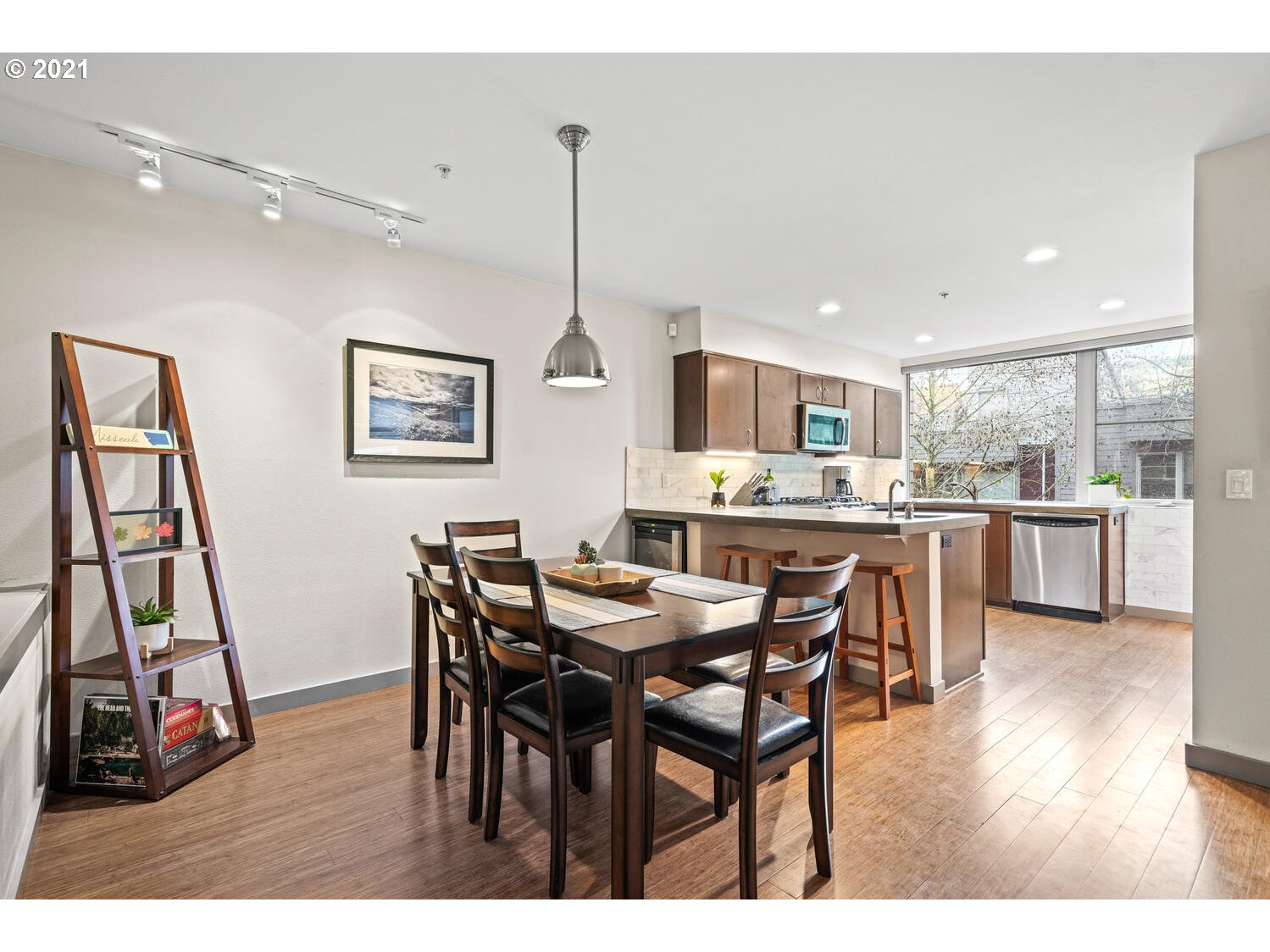 Photo #5: 20189469 Listing 