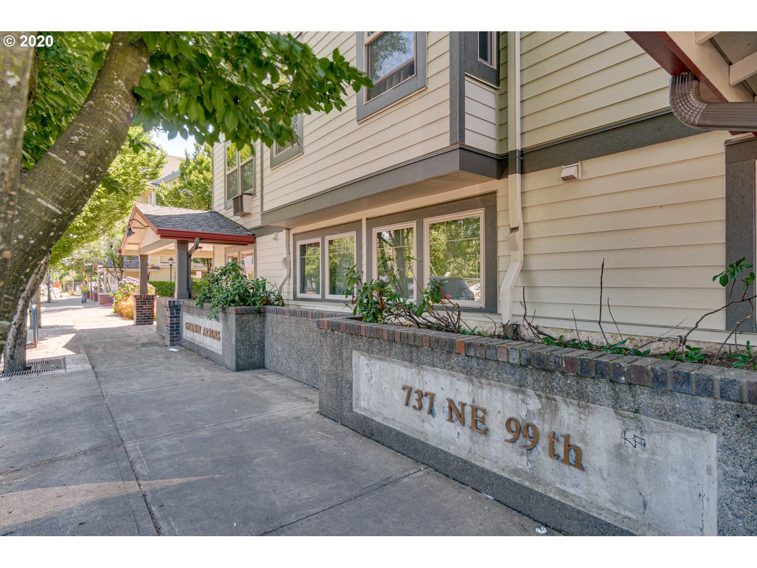 Photo #2: 20194803 Listing 