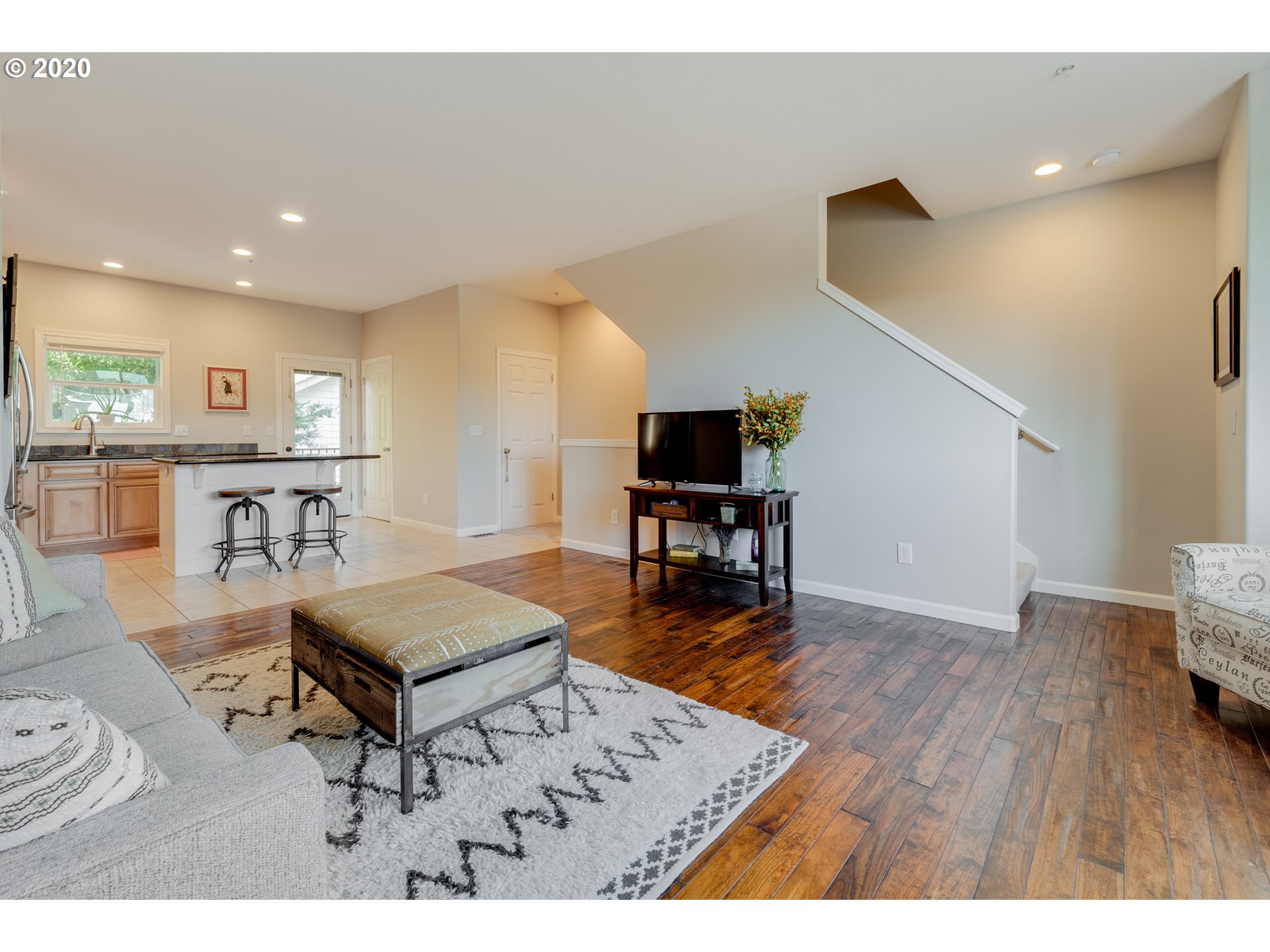 Photo #5: 20202972 Listing 