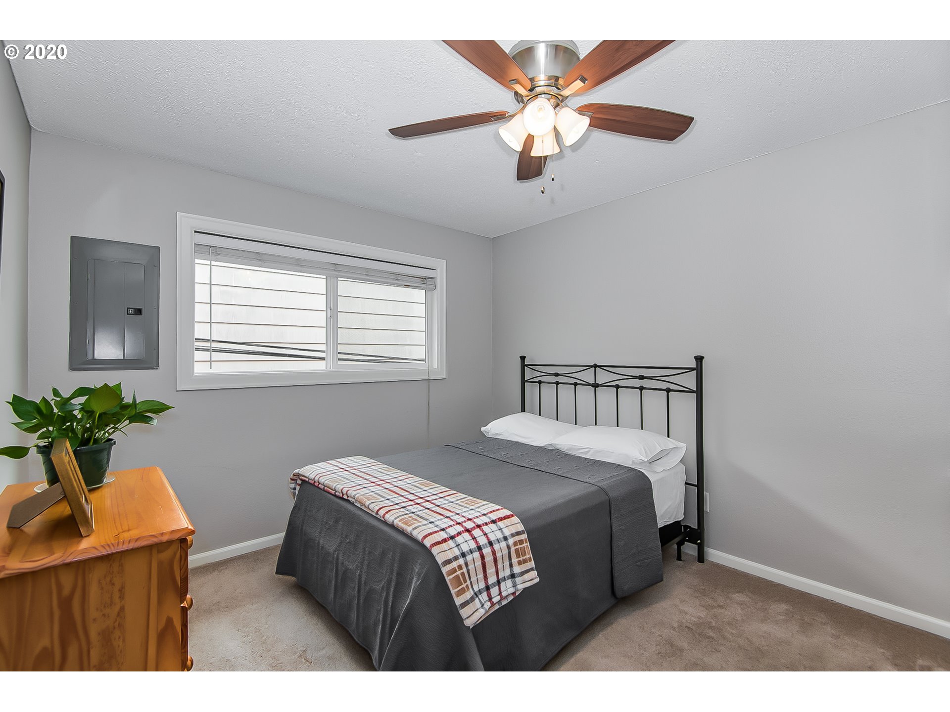 Photo #2: 20205365 Listing 