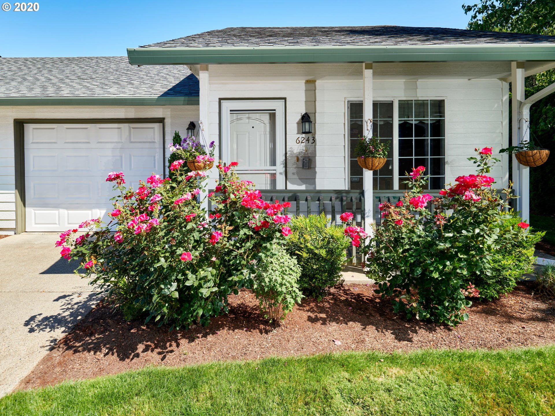 Photo #2: 20207089 Listing 