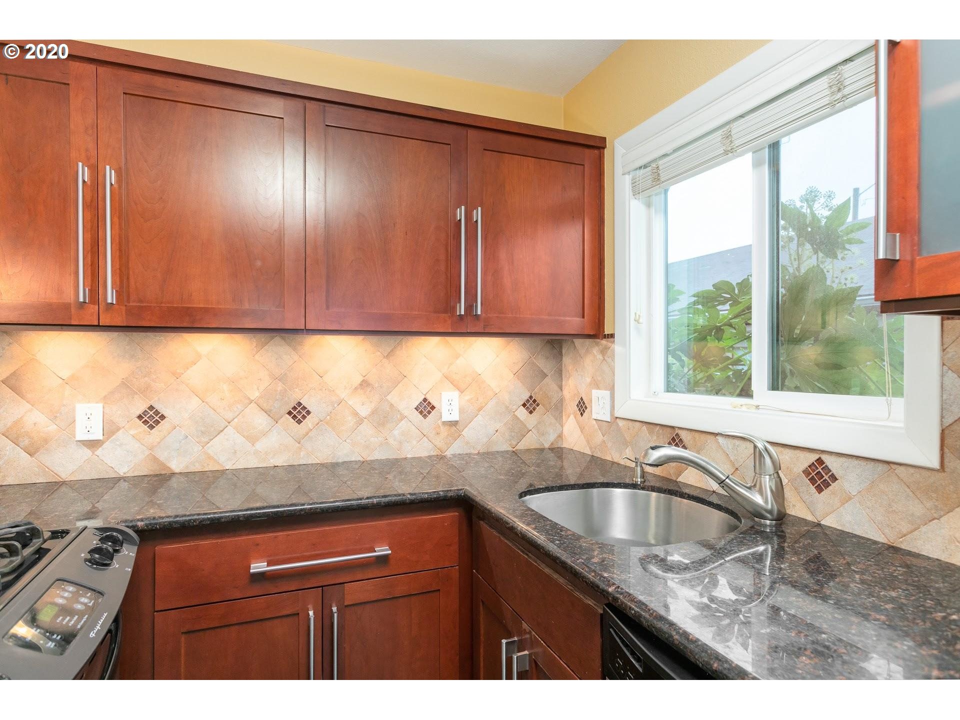 Photo #2: 20213176 Listing 