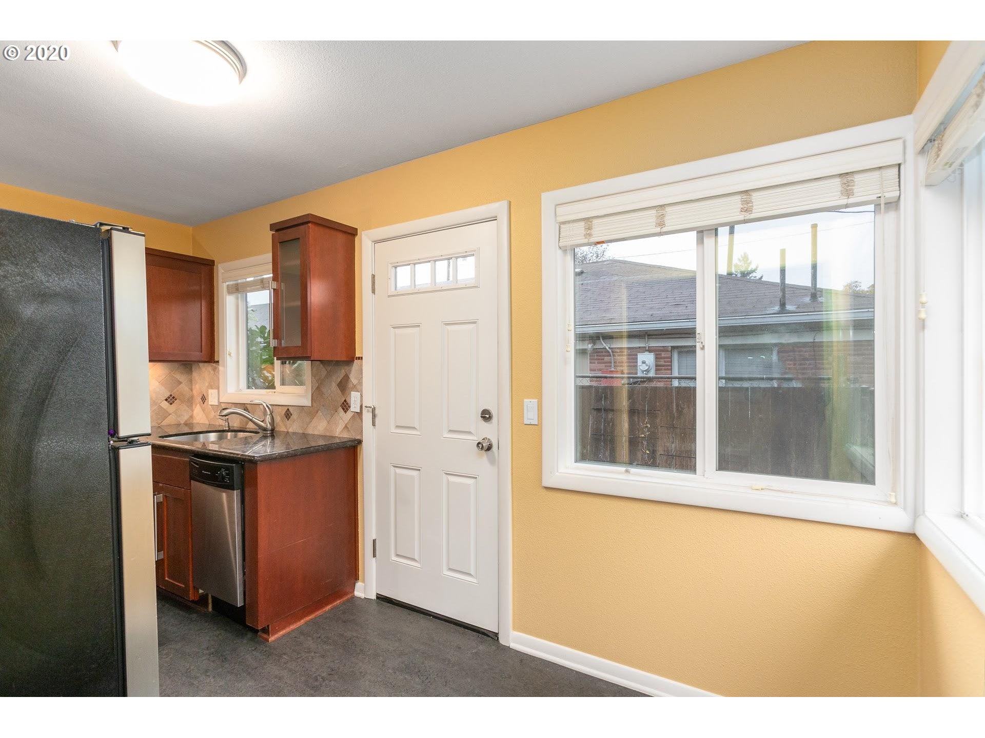 Photo #3: 20213176 Listing 