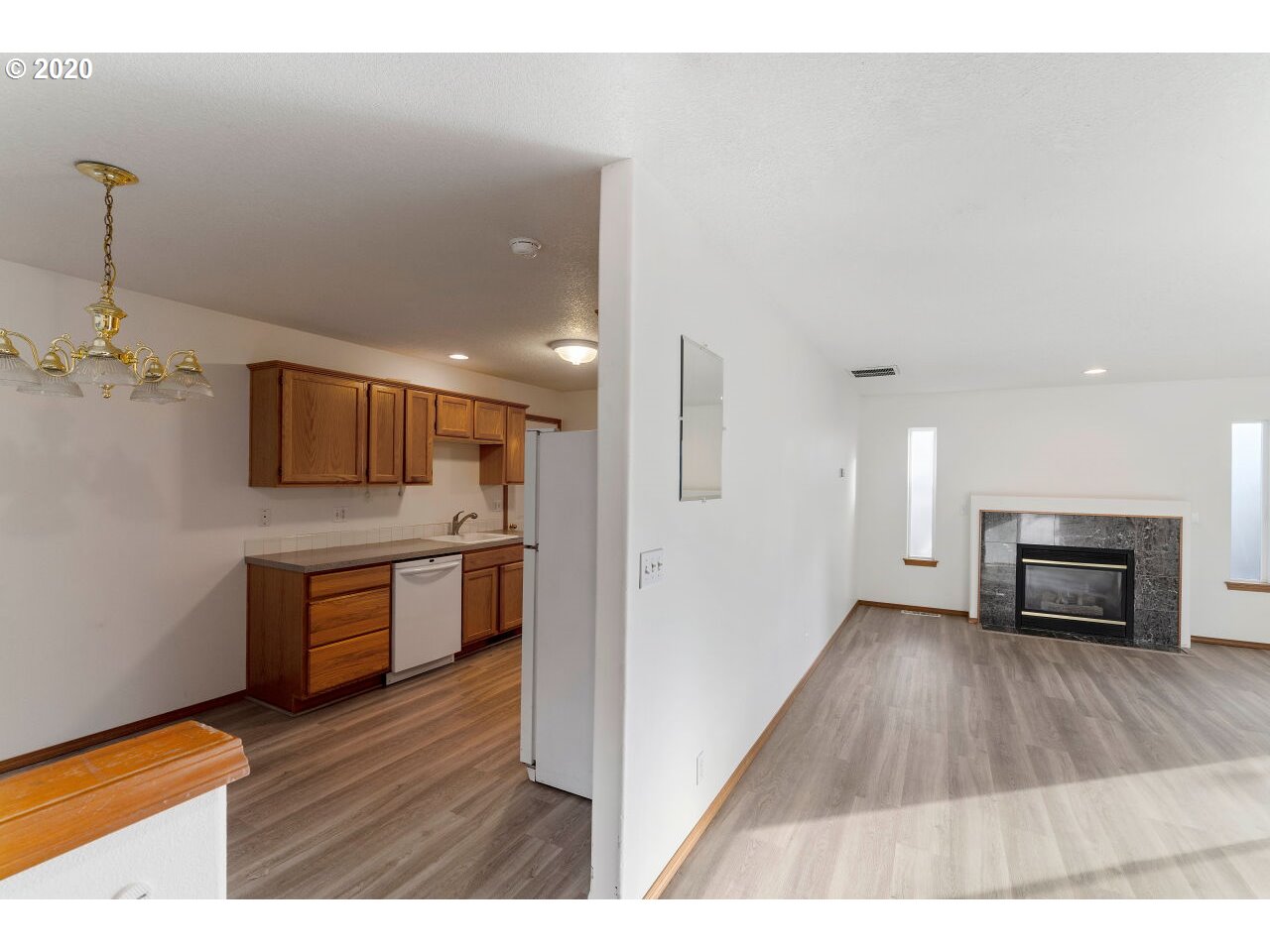 Photo #4: 20215719 Listing 