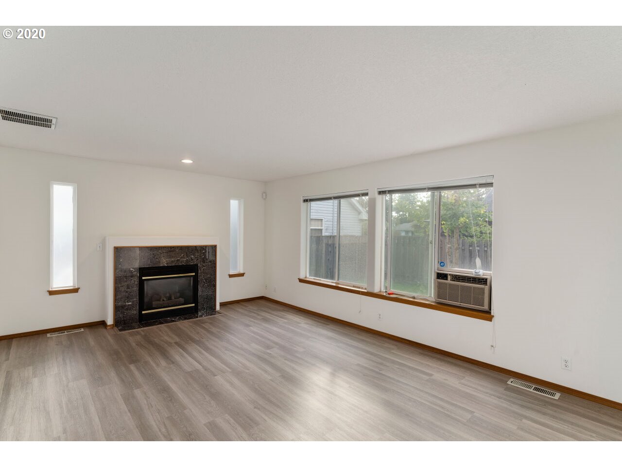 Photo #5: 20215719 Listing 