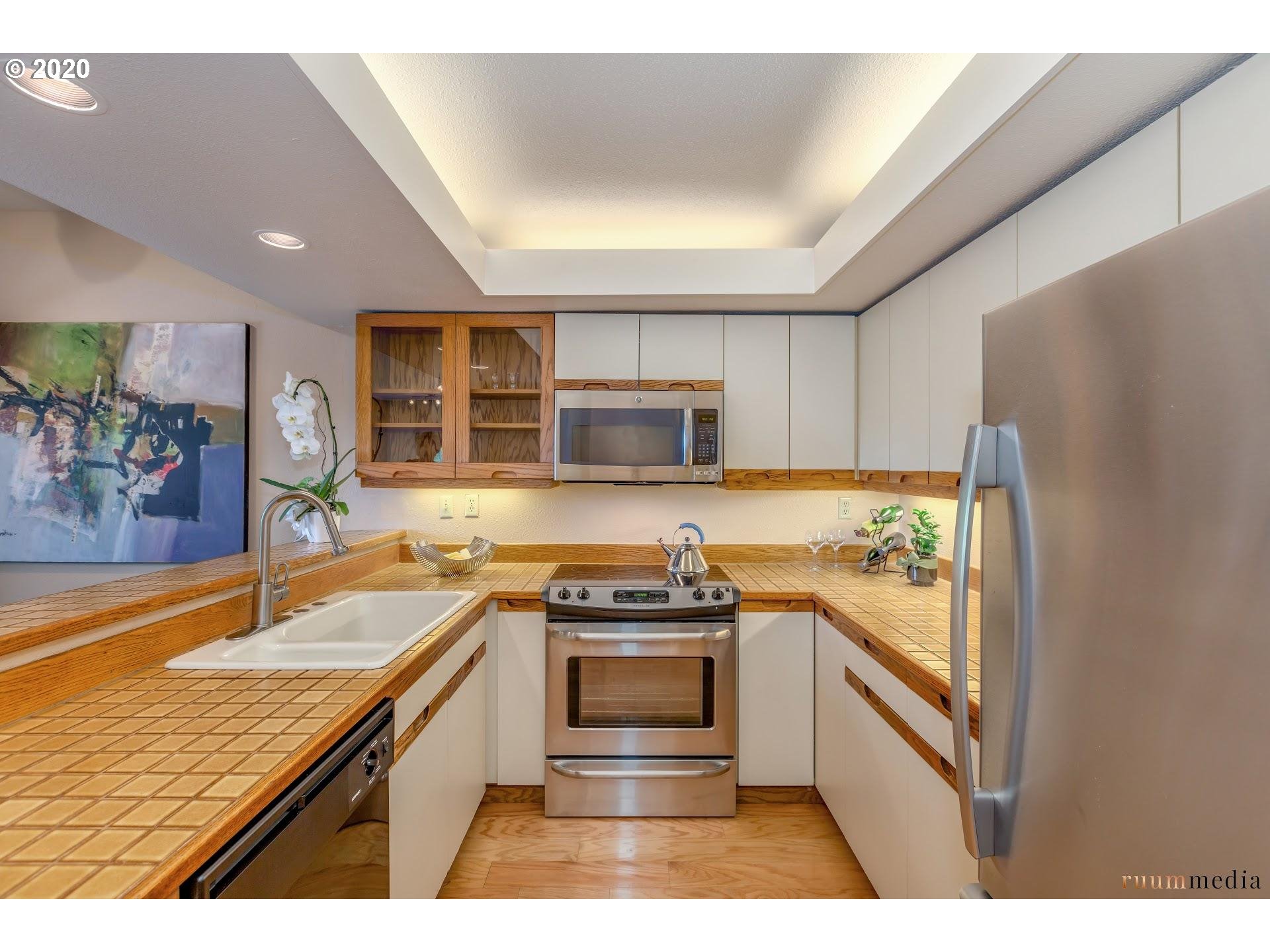 Photo #6: 20220976 Listing 