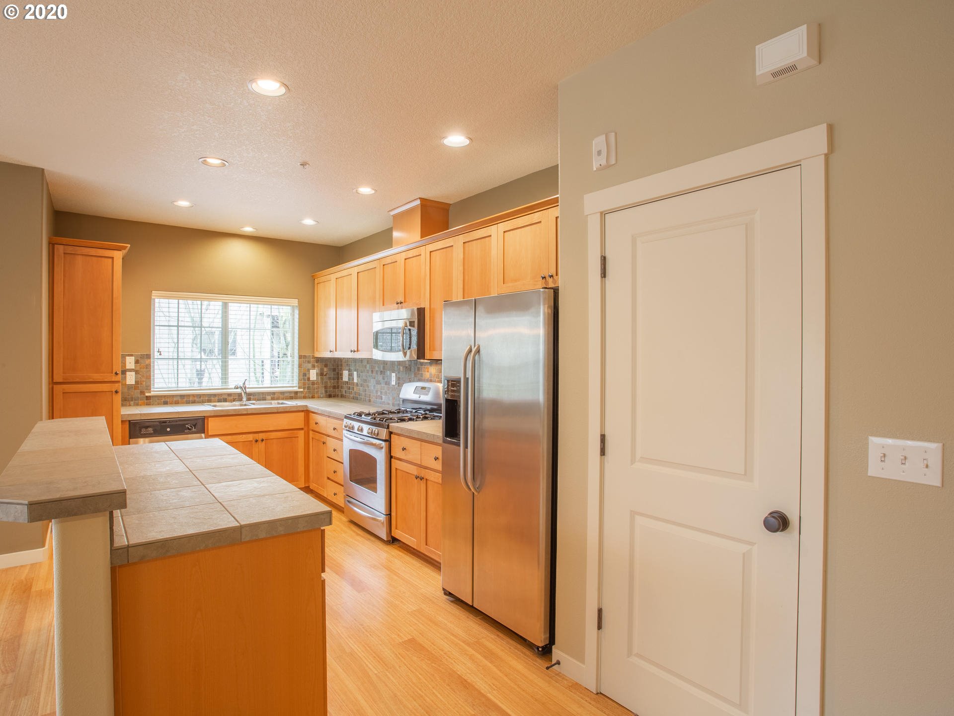 Photo #6: 20226075 Listing 
