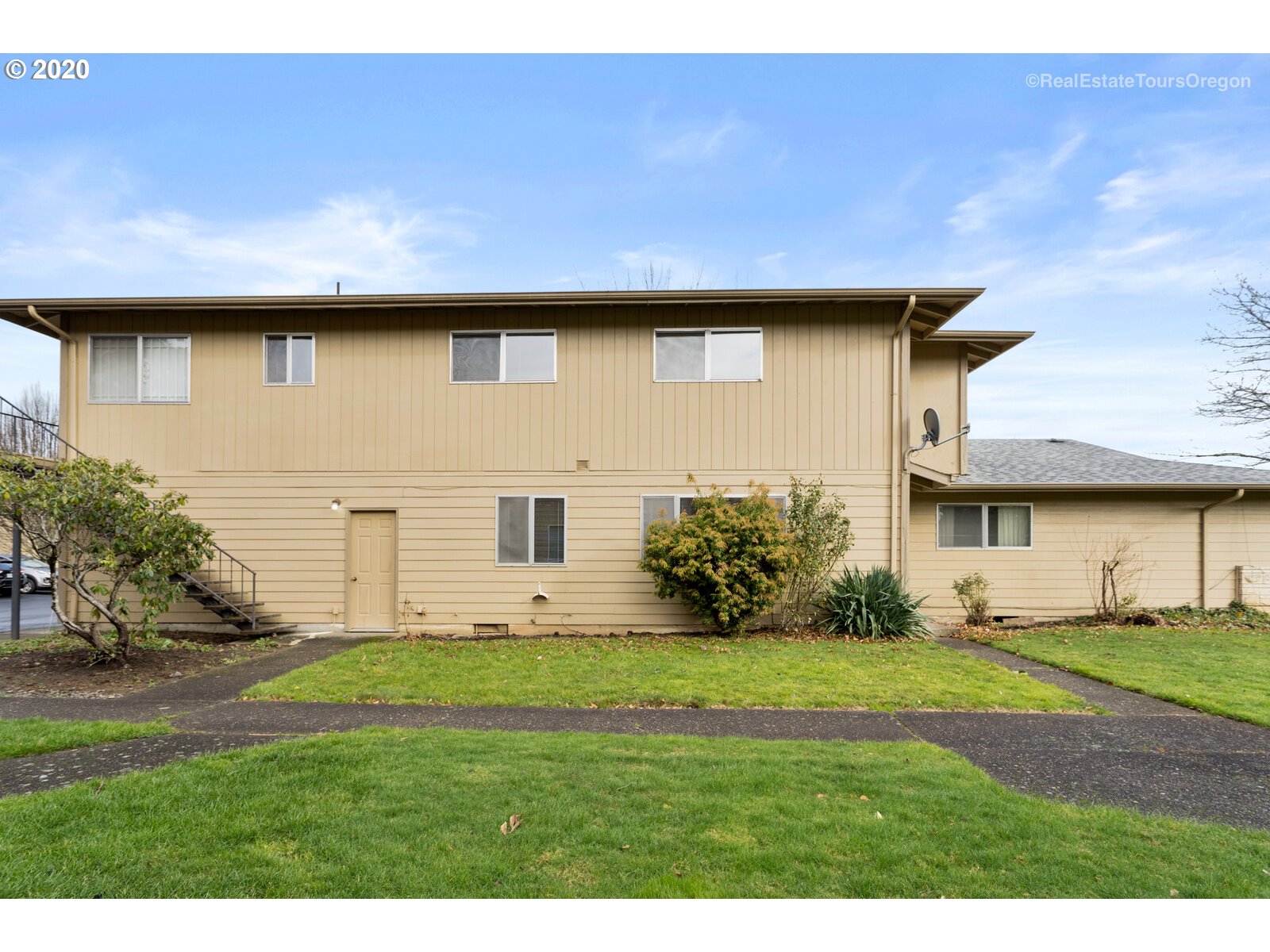 Photo #2: 20227133 Listing 