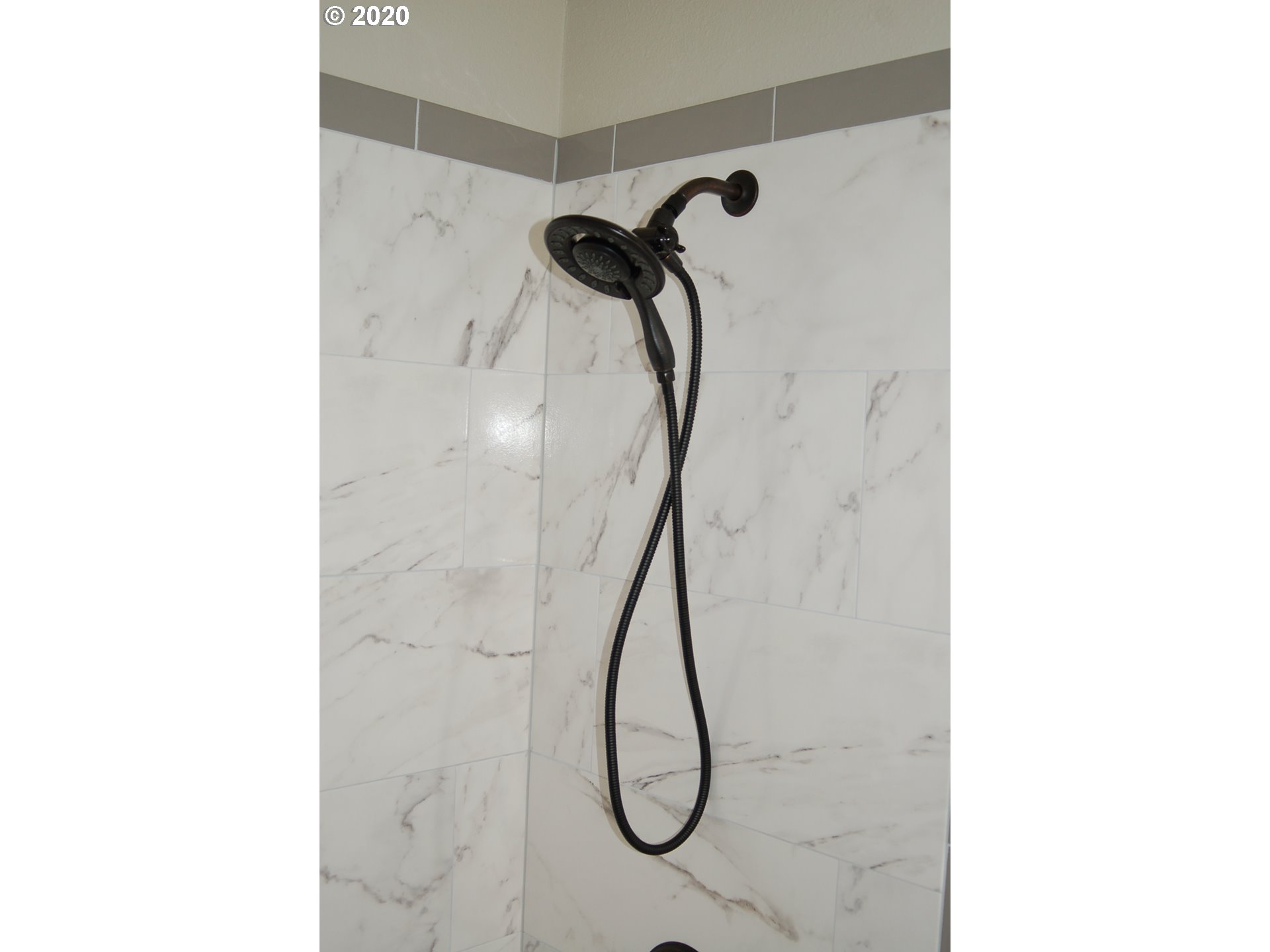 Photo #6: 20229657 Listing 