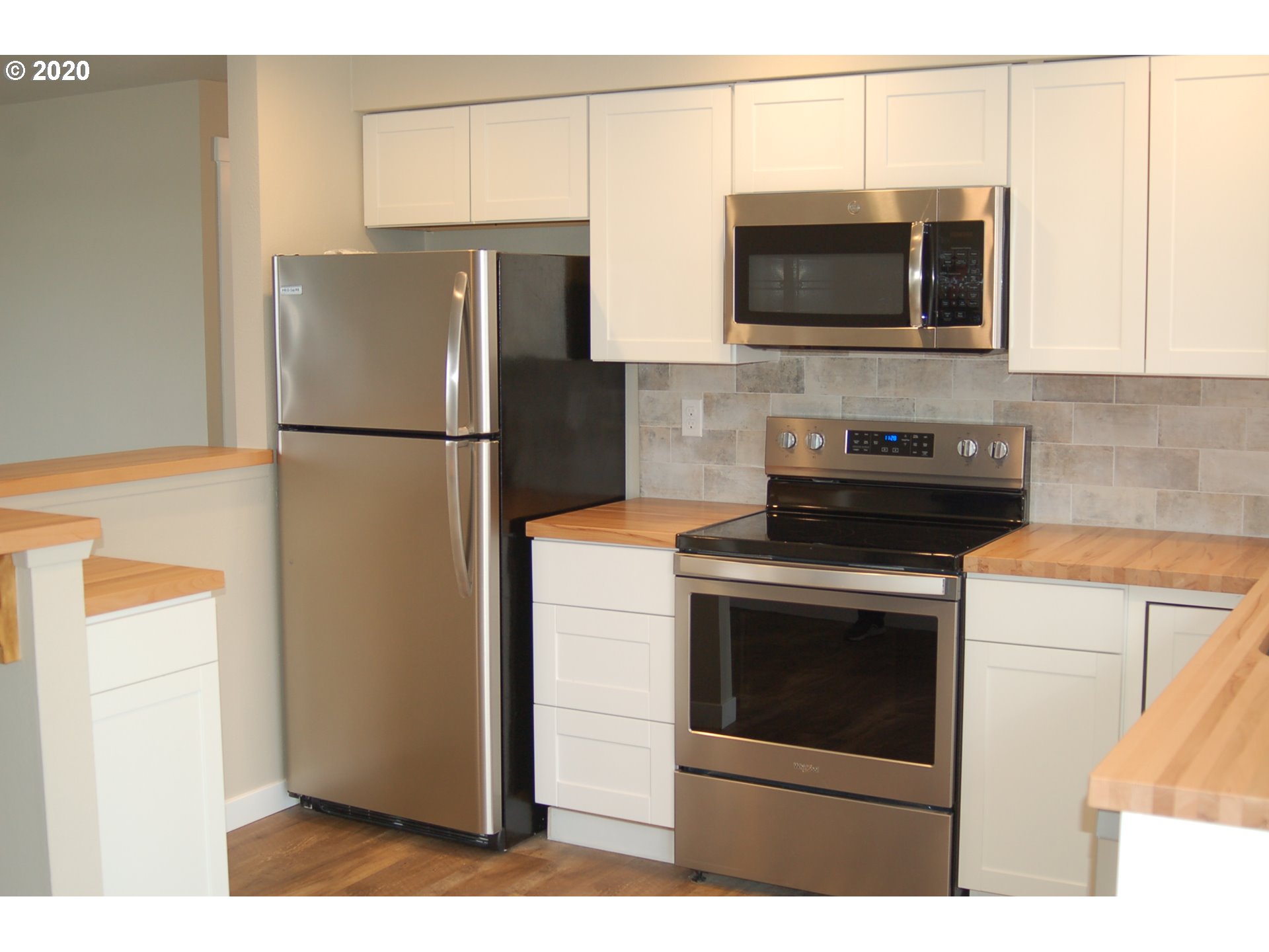 Photo #2: 20229657 Listing 