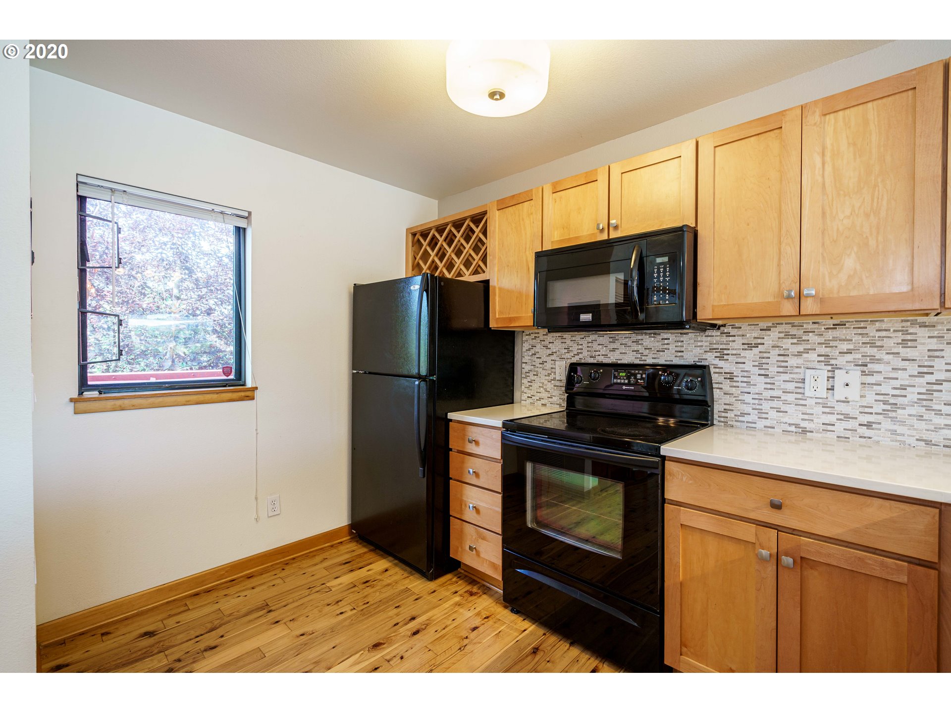 Photo #4: 20232463 Listing 