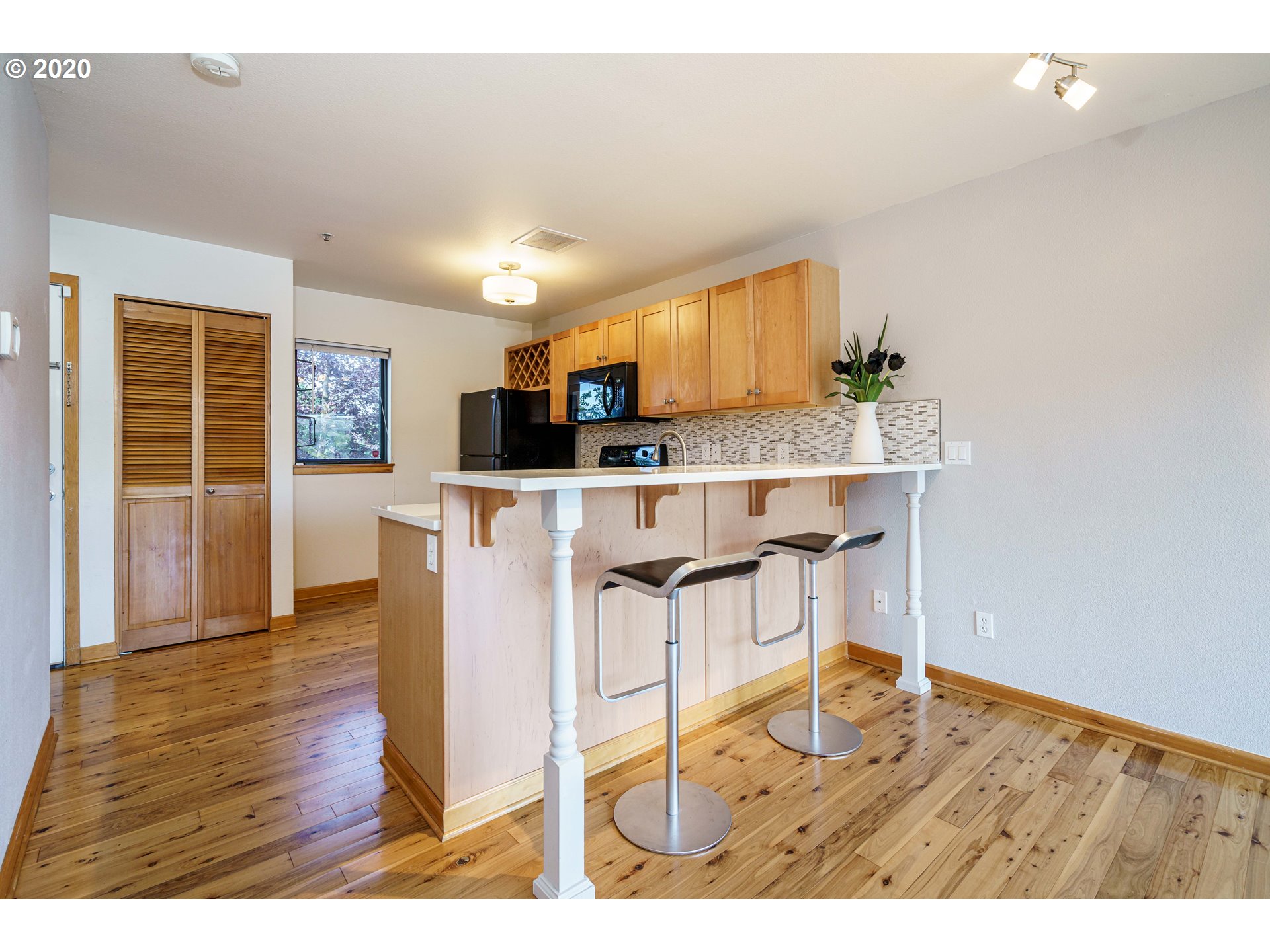 Photo #6: 20232463 Listing 
