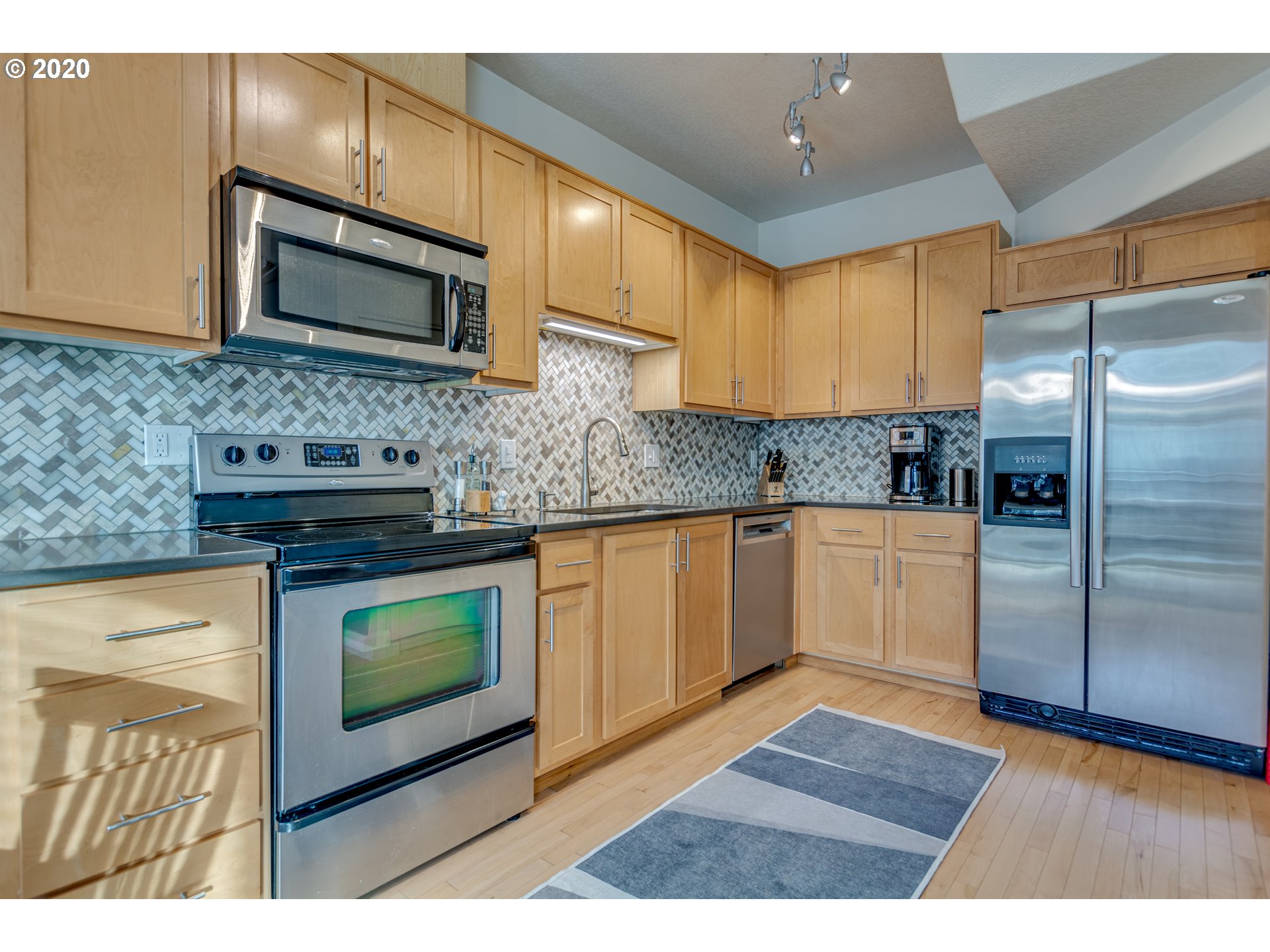 Photo #5: 20233576 Listing 