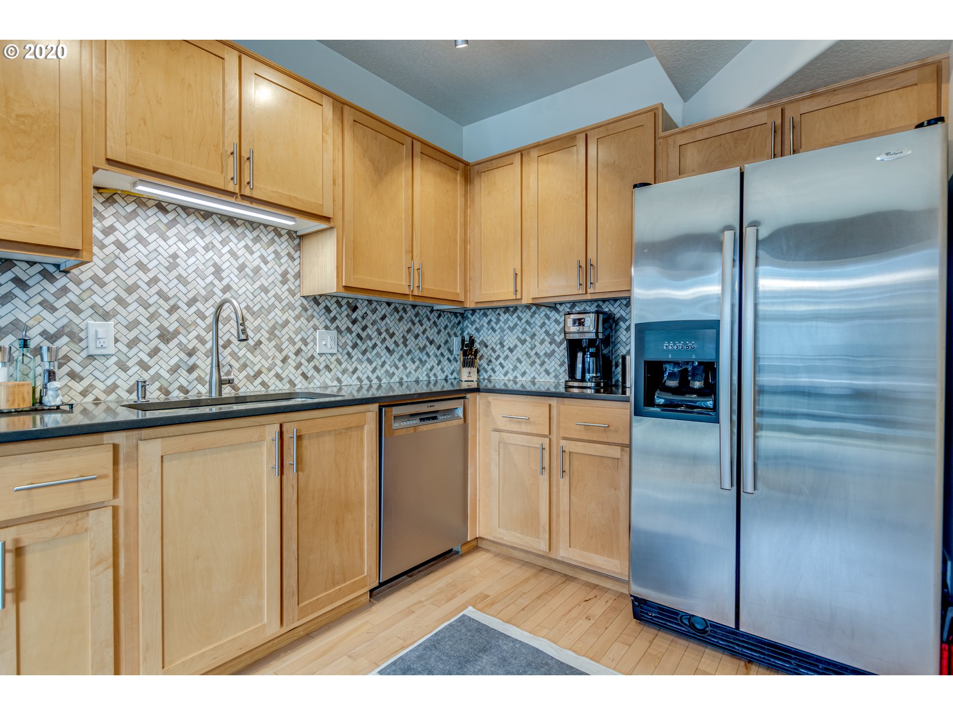 Photo #6: 20233576 Listing 