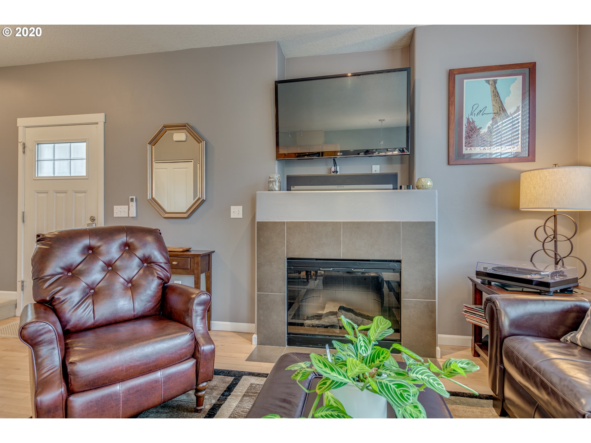Photo #2: 20233576 Listing 