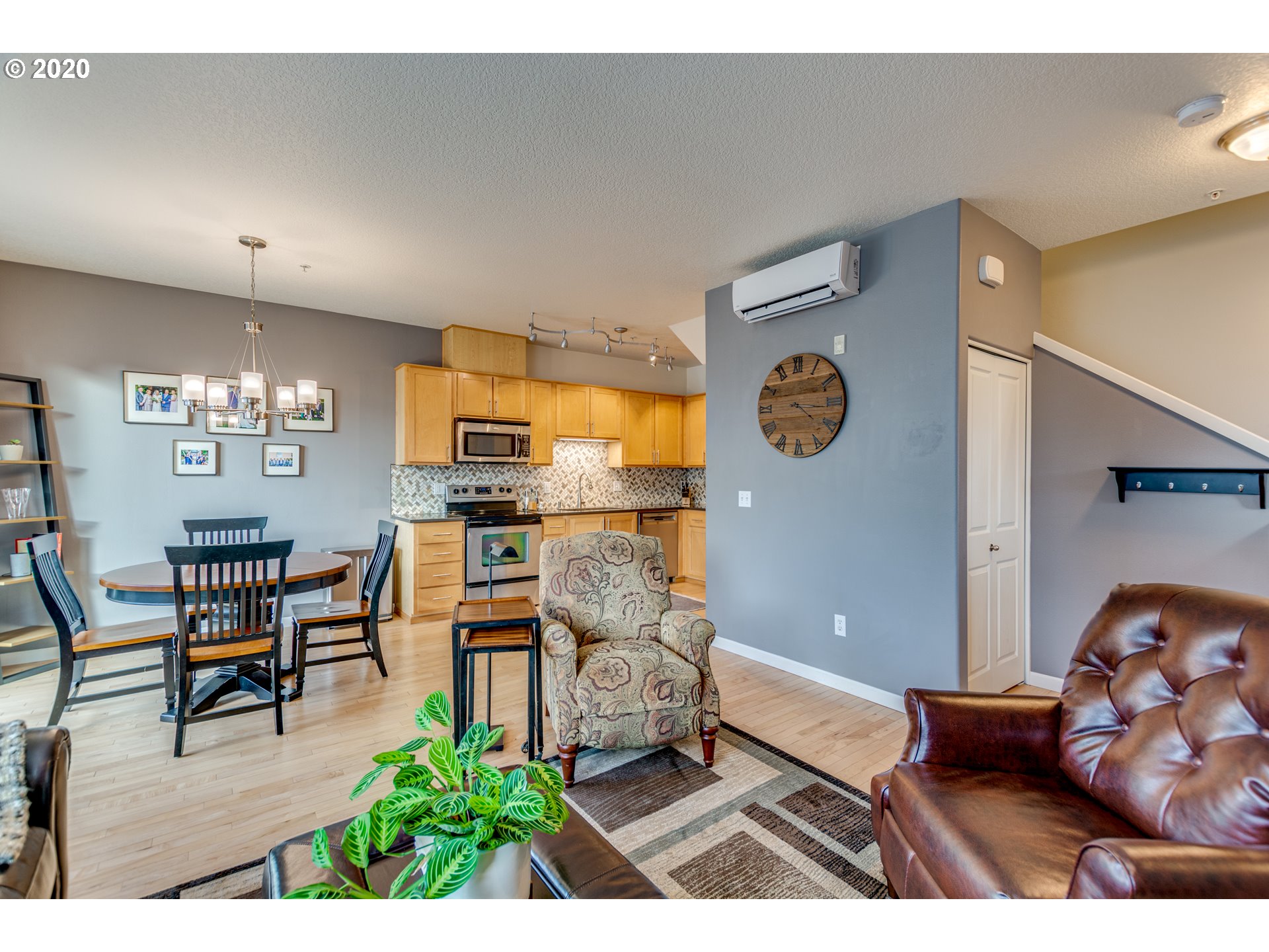 Photo #3: 20233576 Listing 