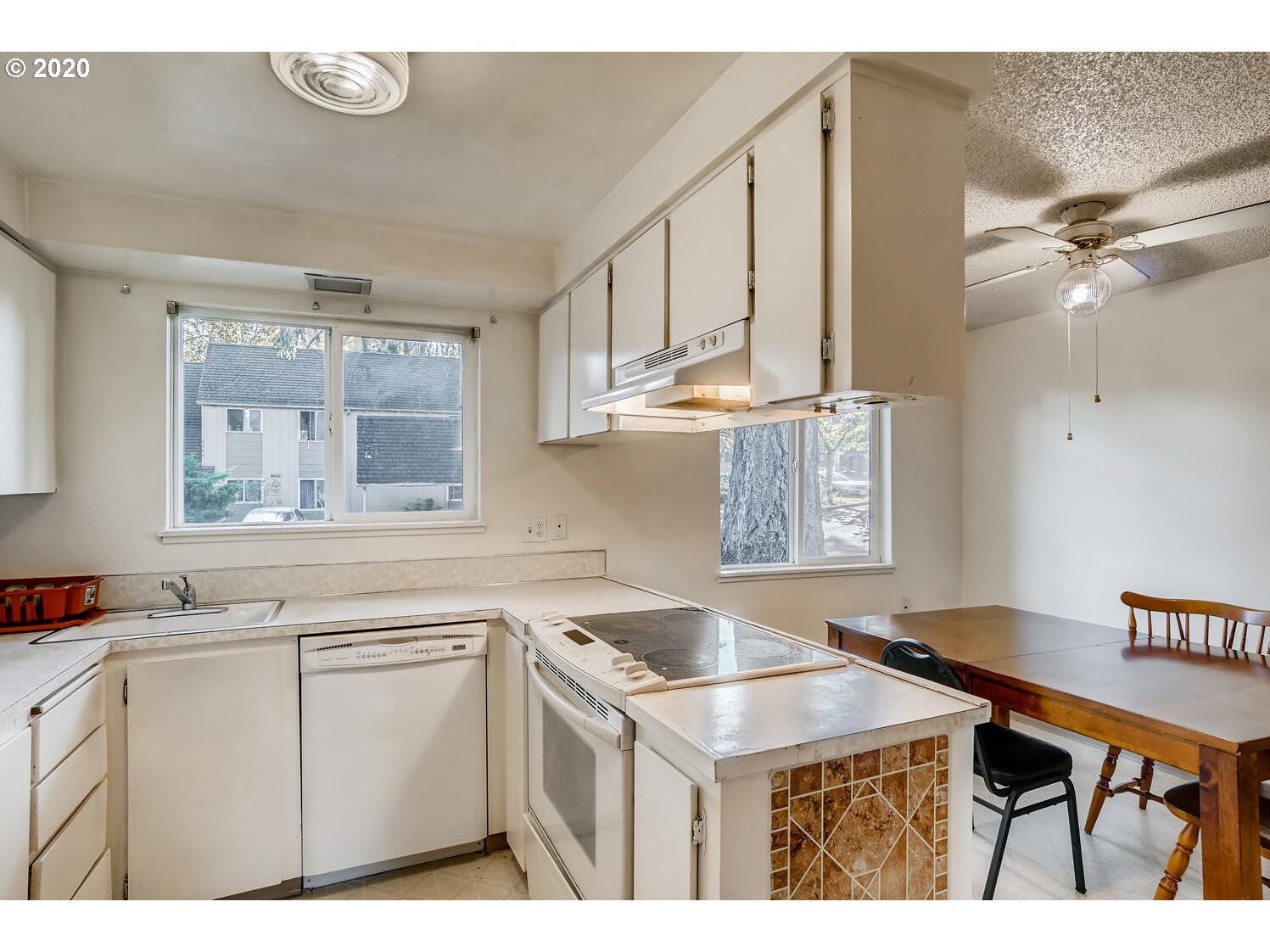 Photo #6: 20234220 Listing 