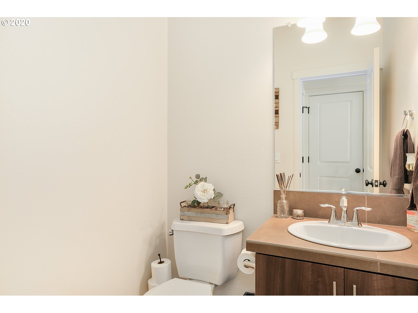 Photo #5: 20236399 Listing 