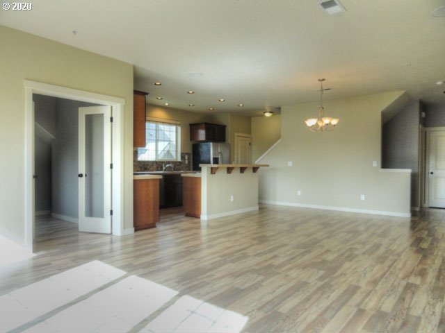 Photo #2: 20241579 Listing 