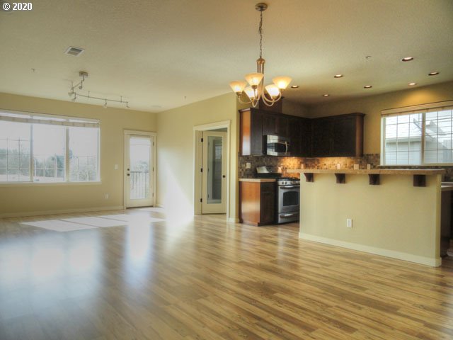 Photo #3: 20241579 Listing 