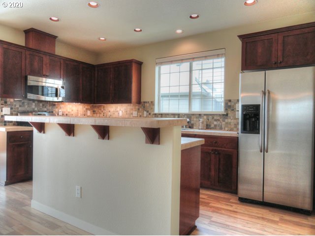 Photo #4: 20241579 Listing 