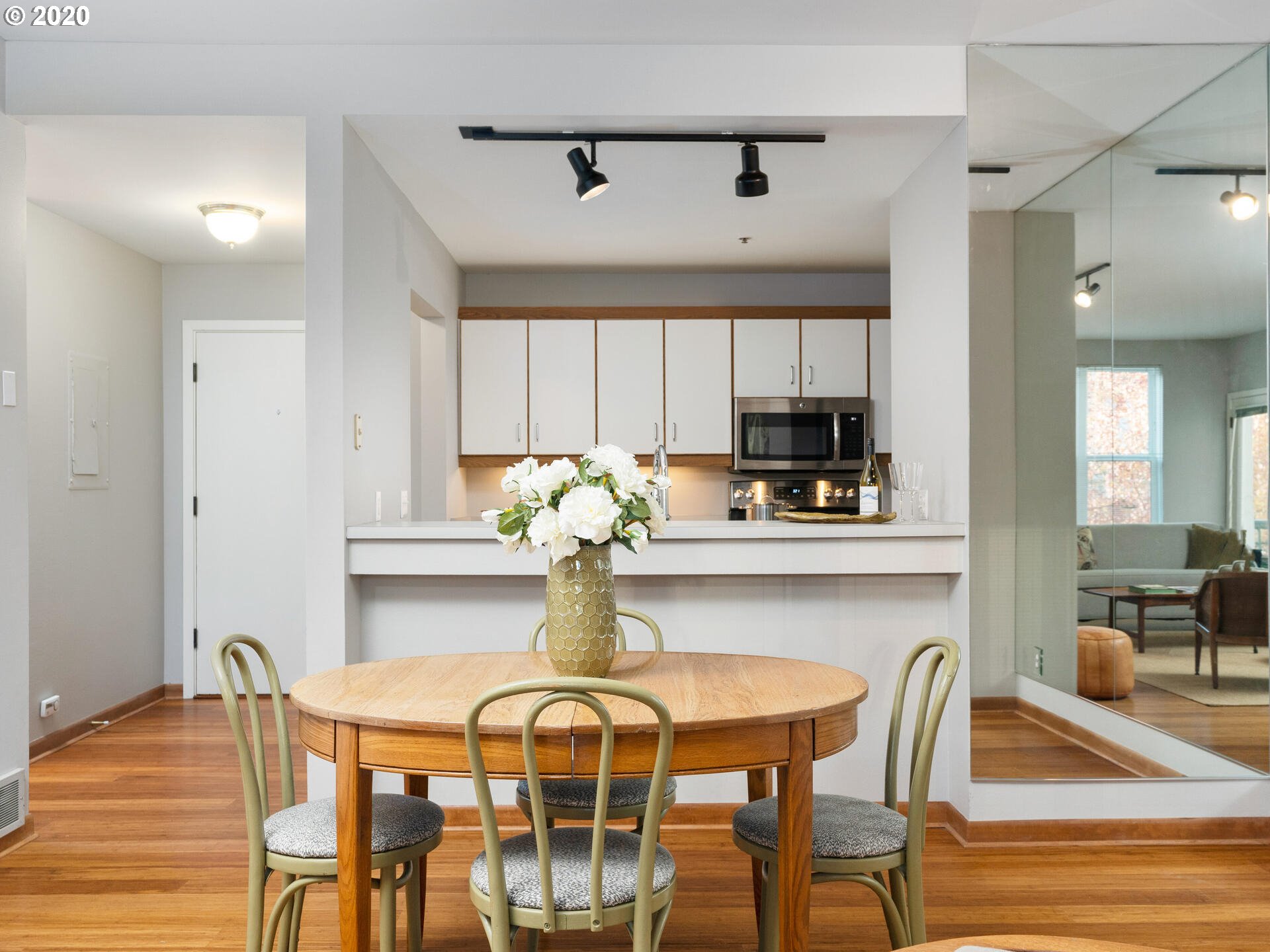 Photo #3: 20246269 Listing 