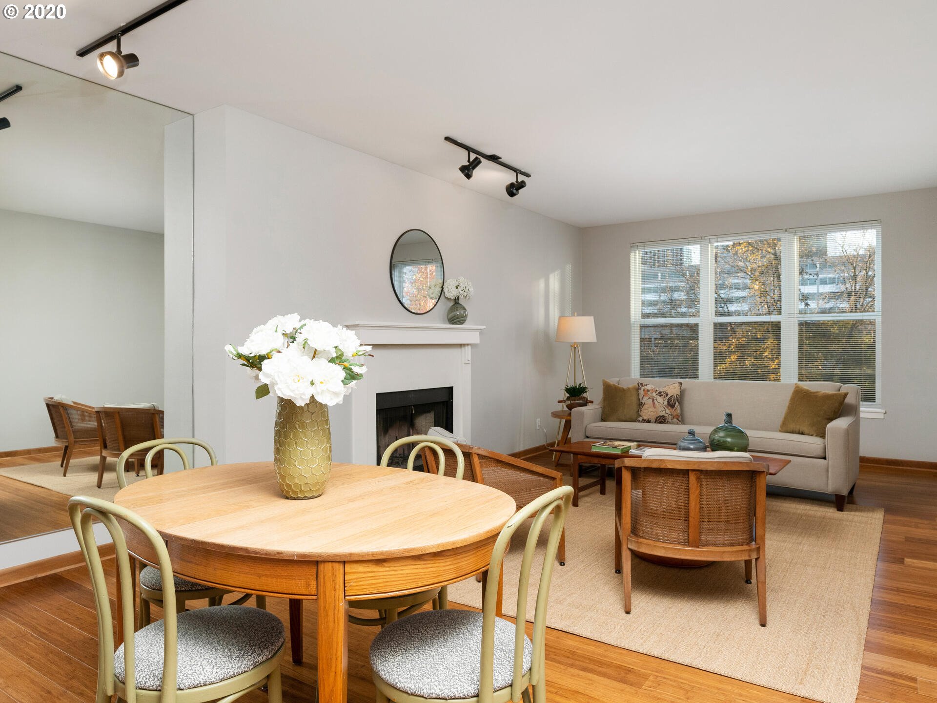 Photo #4: 20246269 Listing 