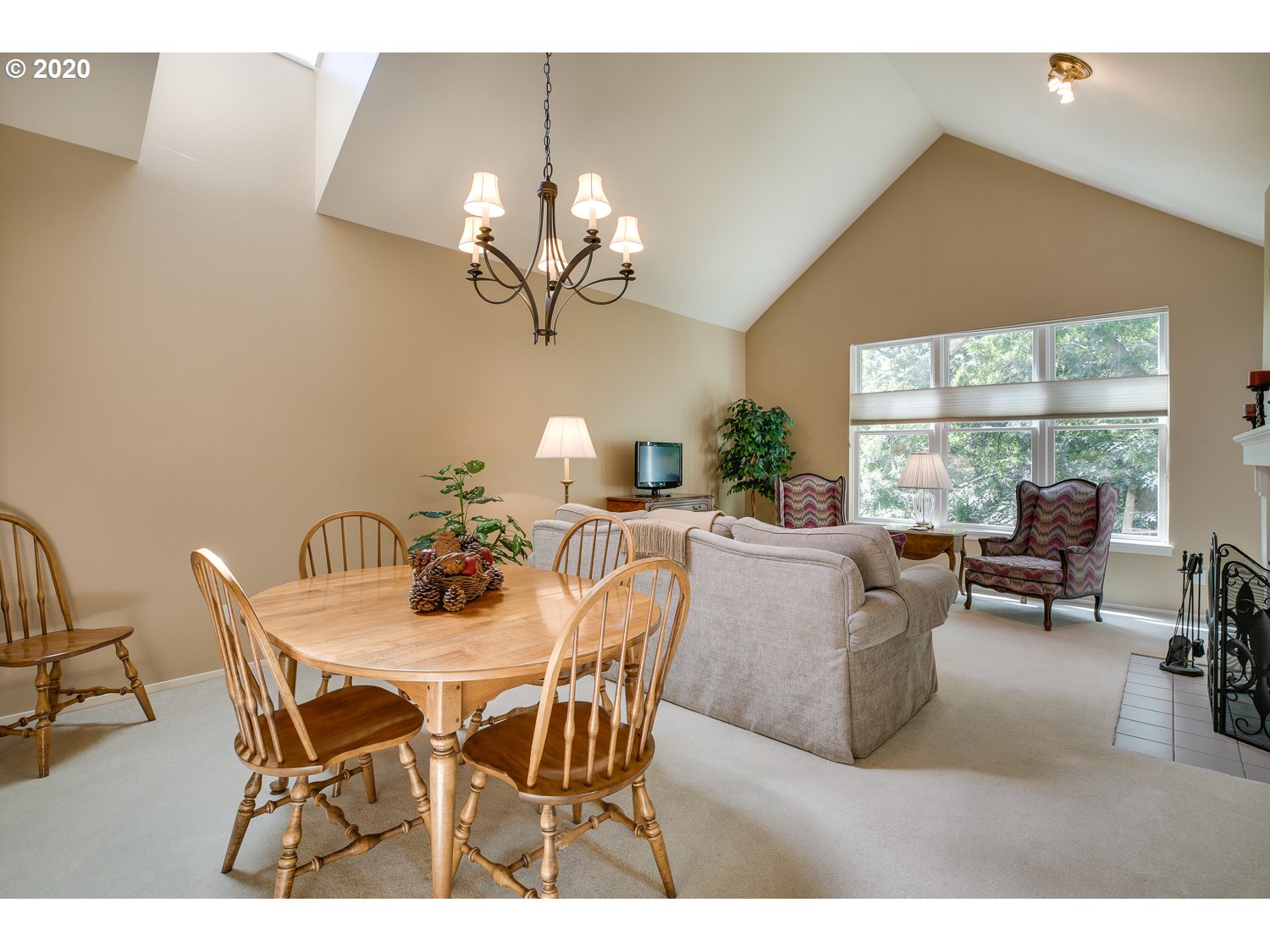 Photo #2: 20247321 Listing 