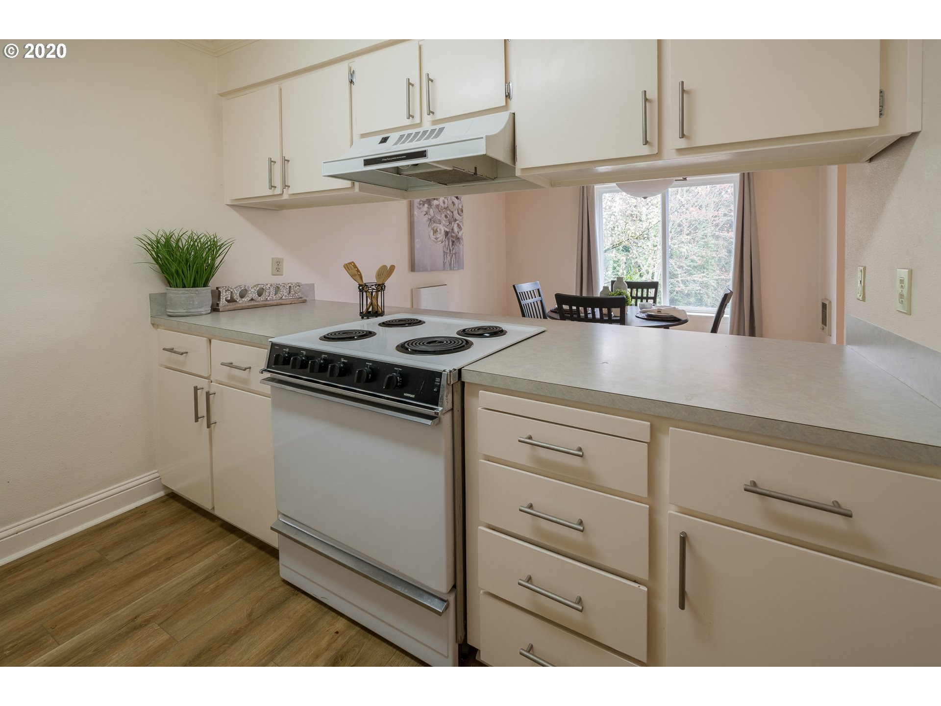 Photo #5: 20248040 Listing 