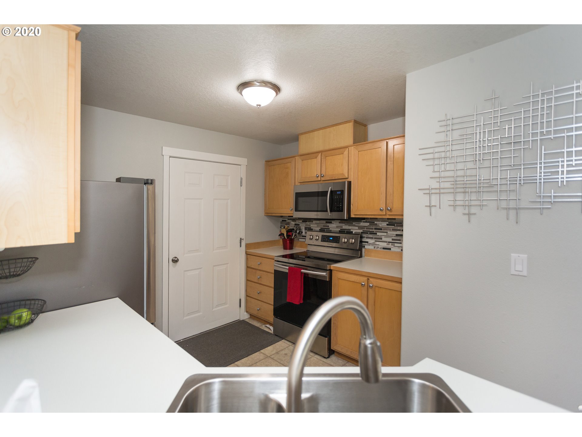 Photo #6: 20248515 Listing 