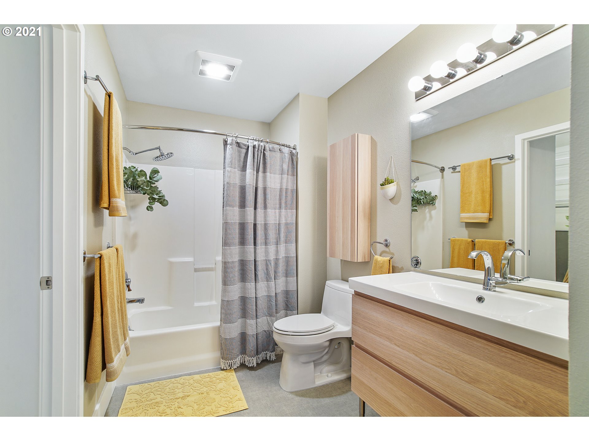 Photo #3: 20250383 Listing 