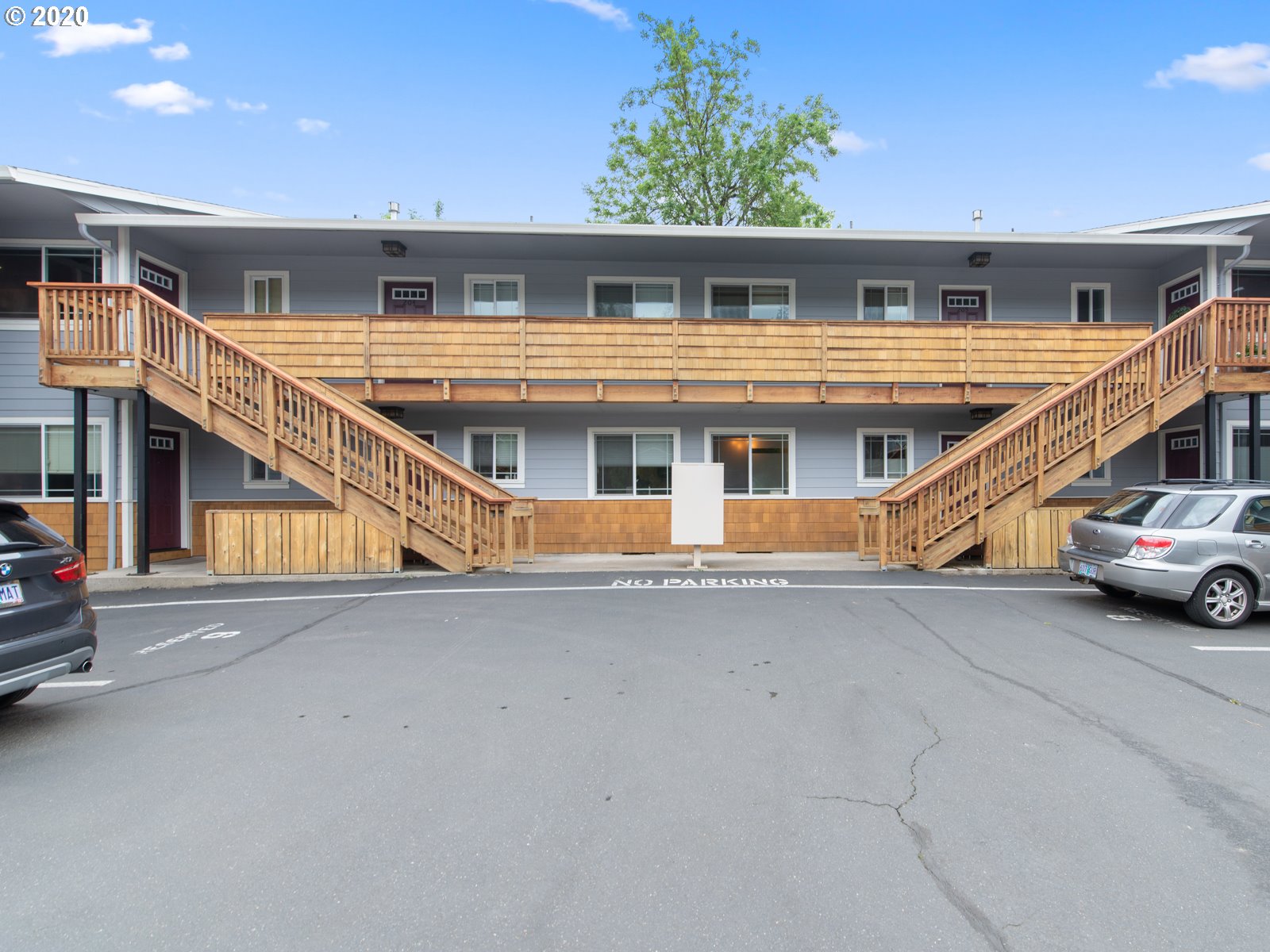 Photo #2: 20252353 Listing 