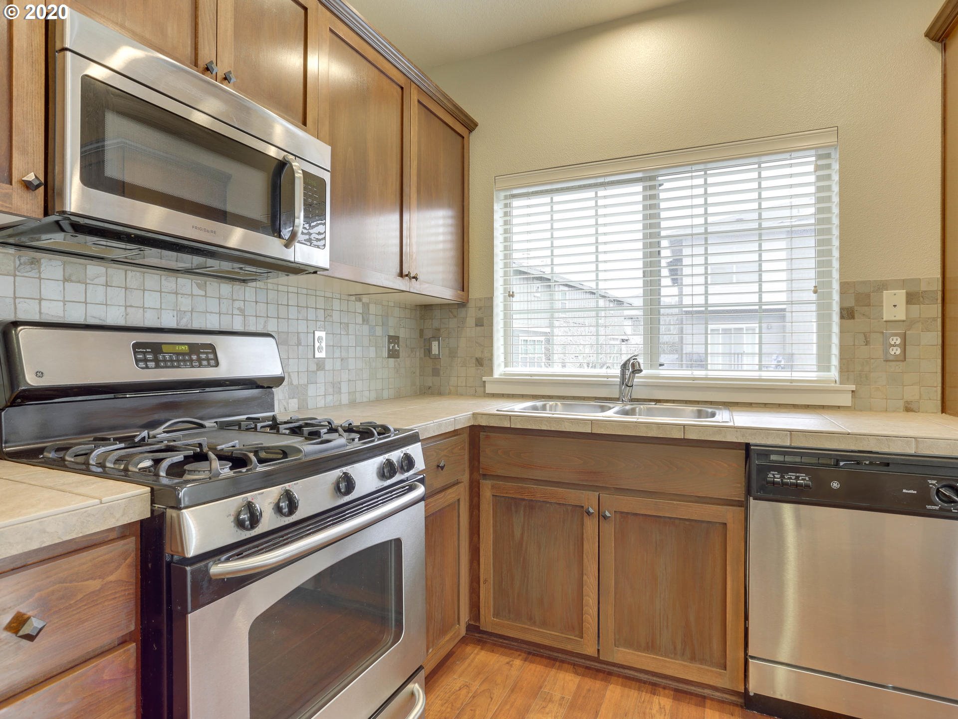 Photo #5: 20254494 Listing 