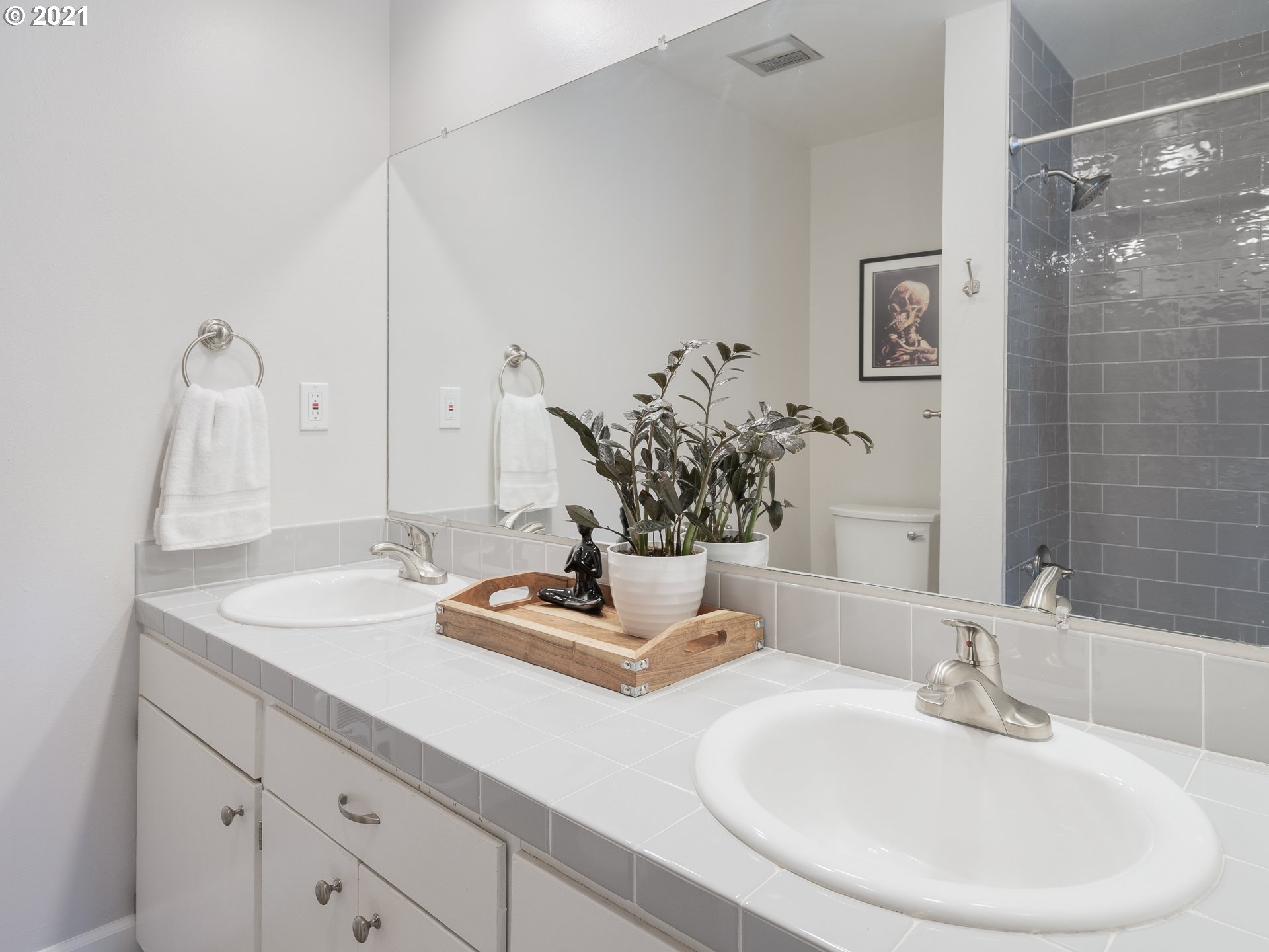 Photo #3: 20257054 Listing 